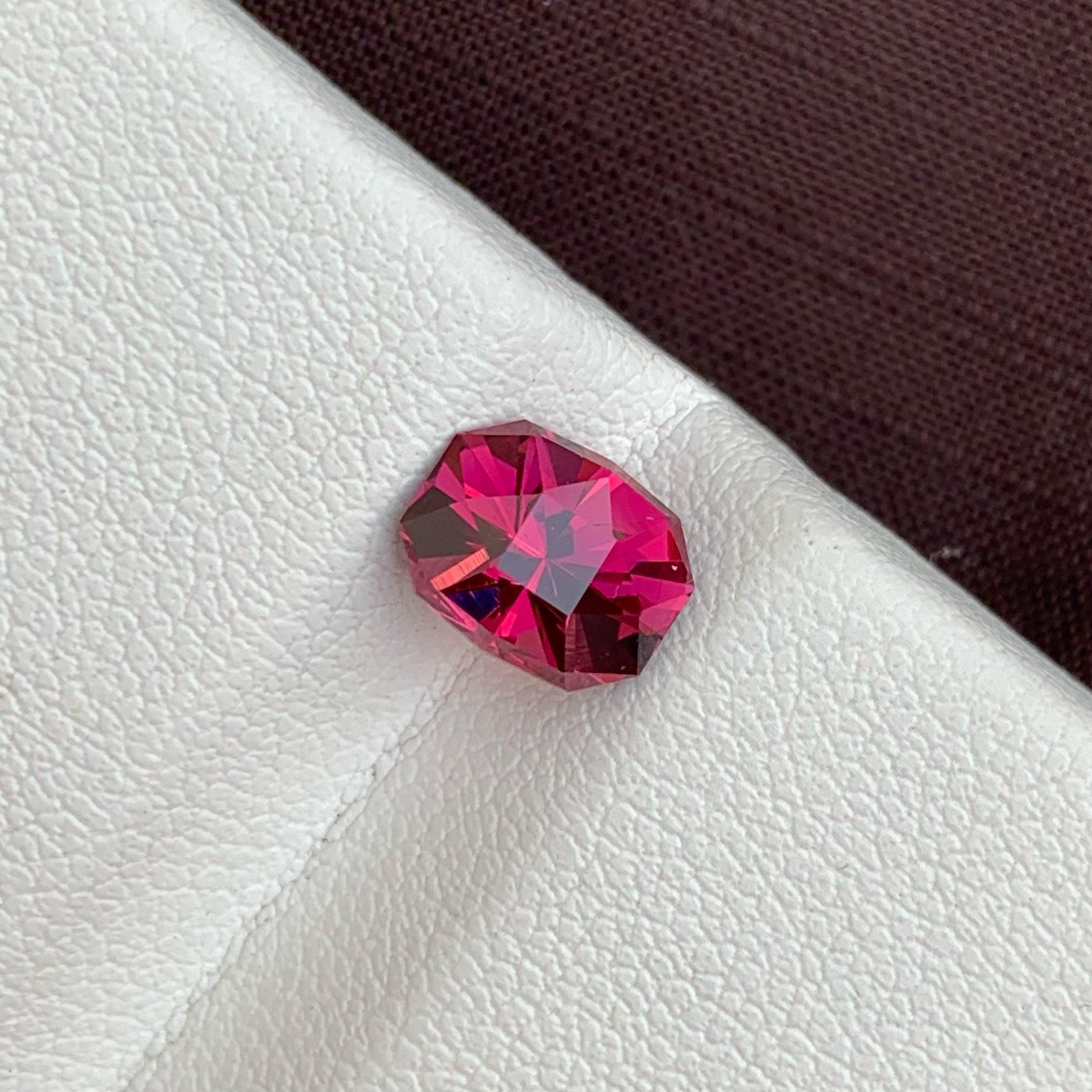 Modern Fantastic Natural Pinkish Red Garnet Gemstone 1.70 Carats Fine Jewelry Garnet  For Sale