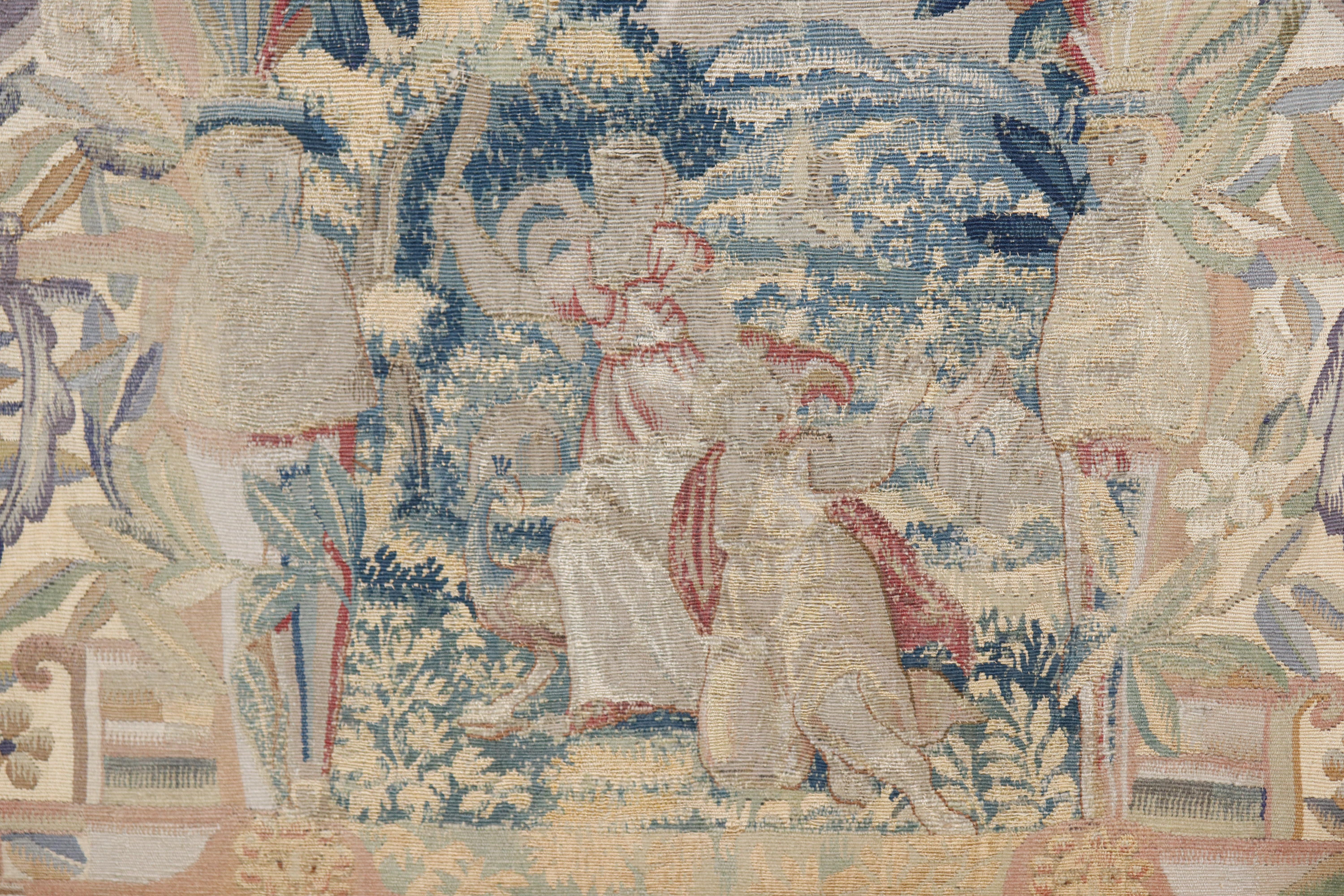 Diese bezaubernde italienische Sitzgarnitur aus dem 19. Jahrhundert - mit ziemlicher Sicherheit venezianischen Ursprungs - ist ein hervorragendes Beispiel für die reich verzierten Sitzmöbel, die in Norditalien Mitte bis Ende des 19. Das um 1870