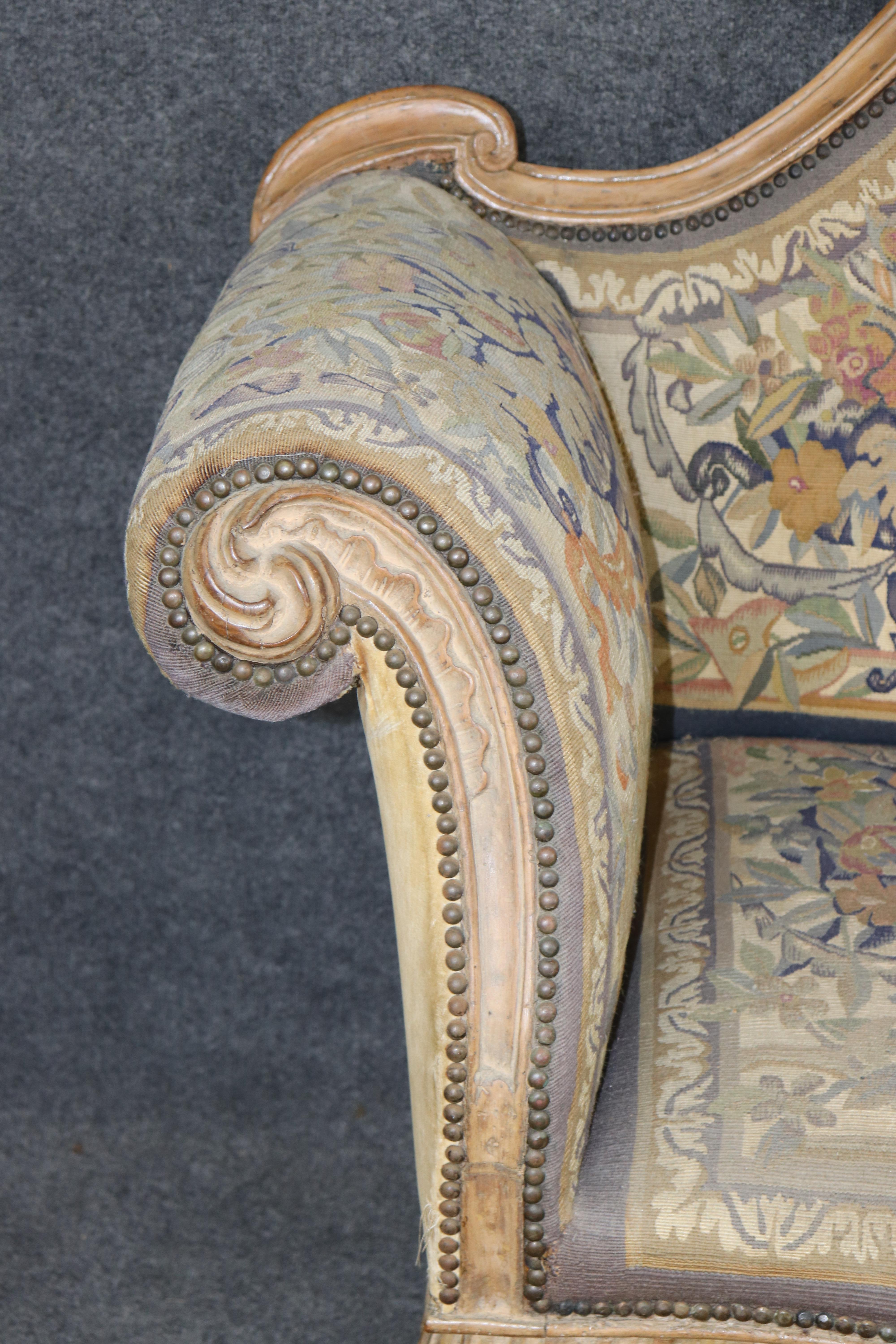 Fantastische Needlepoint gepolstert venezianischen oder italienischen Louis XV Style Settee (Walnuss) im Angebot