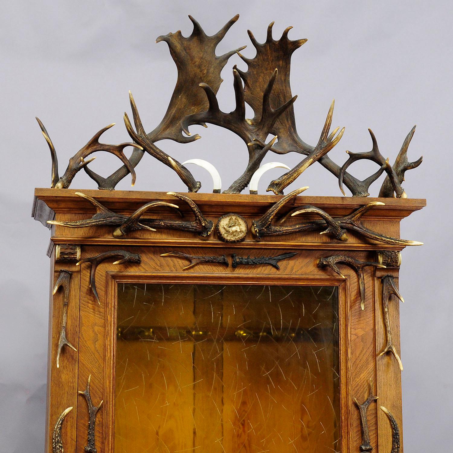 German Fantastic Oak Wood Gun Cabinet with Horn Decoration ca. 1900 For Sale
