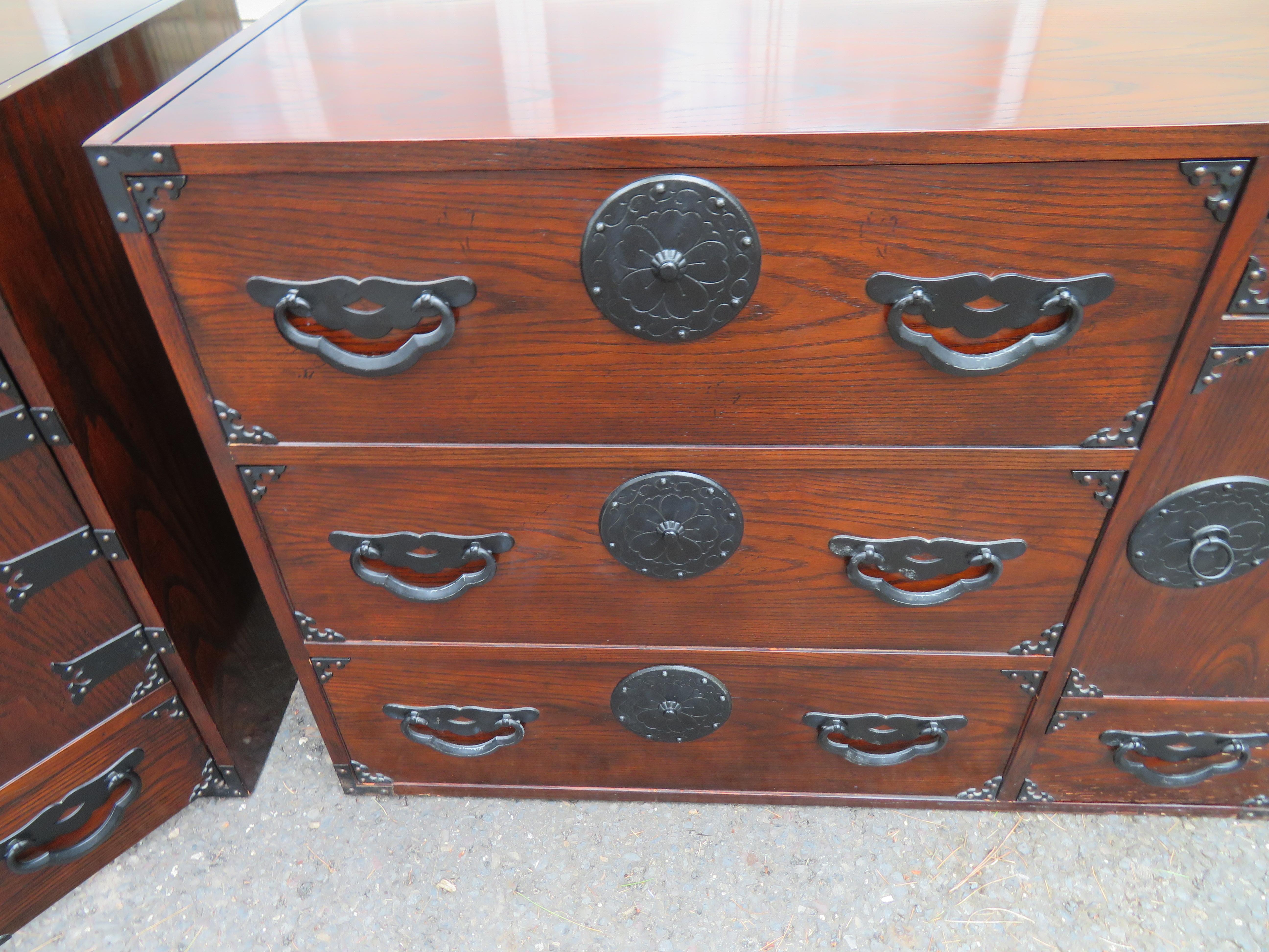 Late 20th Century Fantastic Pair Baker Modern Asian Tansu Bachelors Chest Chinoiserie Mid-Century For Sale