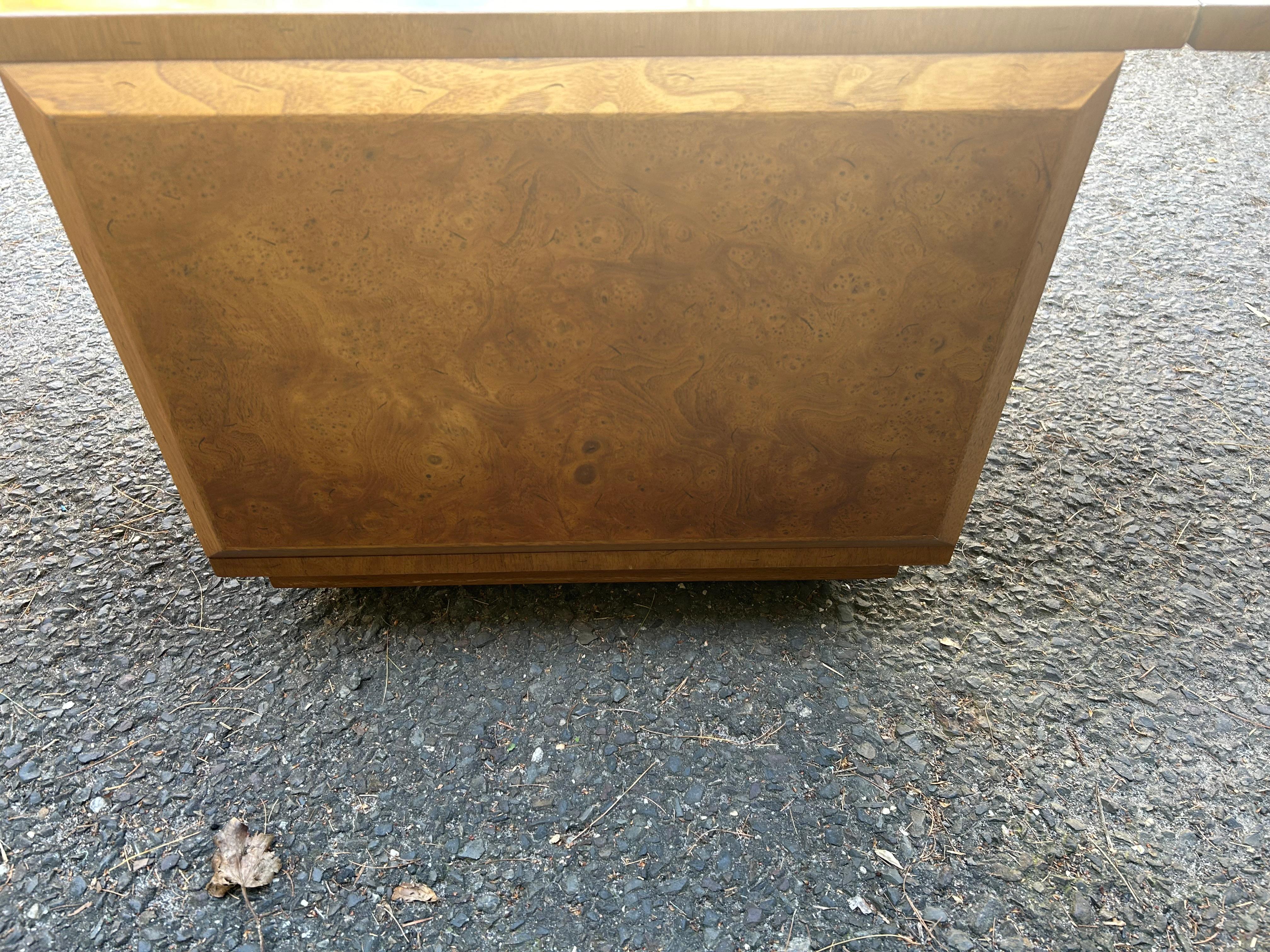 Fantastica coppia di tavolini Heritage Rolle in legno di radica con piano ribaltabile del Mid-Century Modern in vendita 6