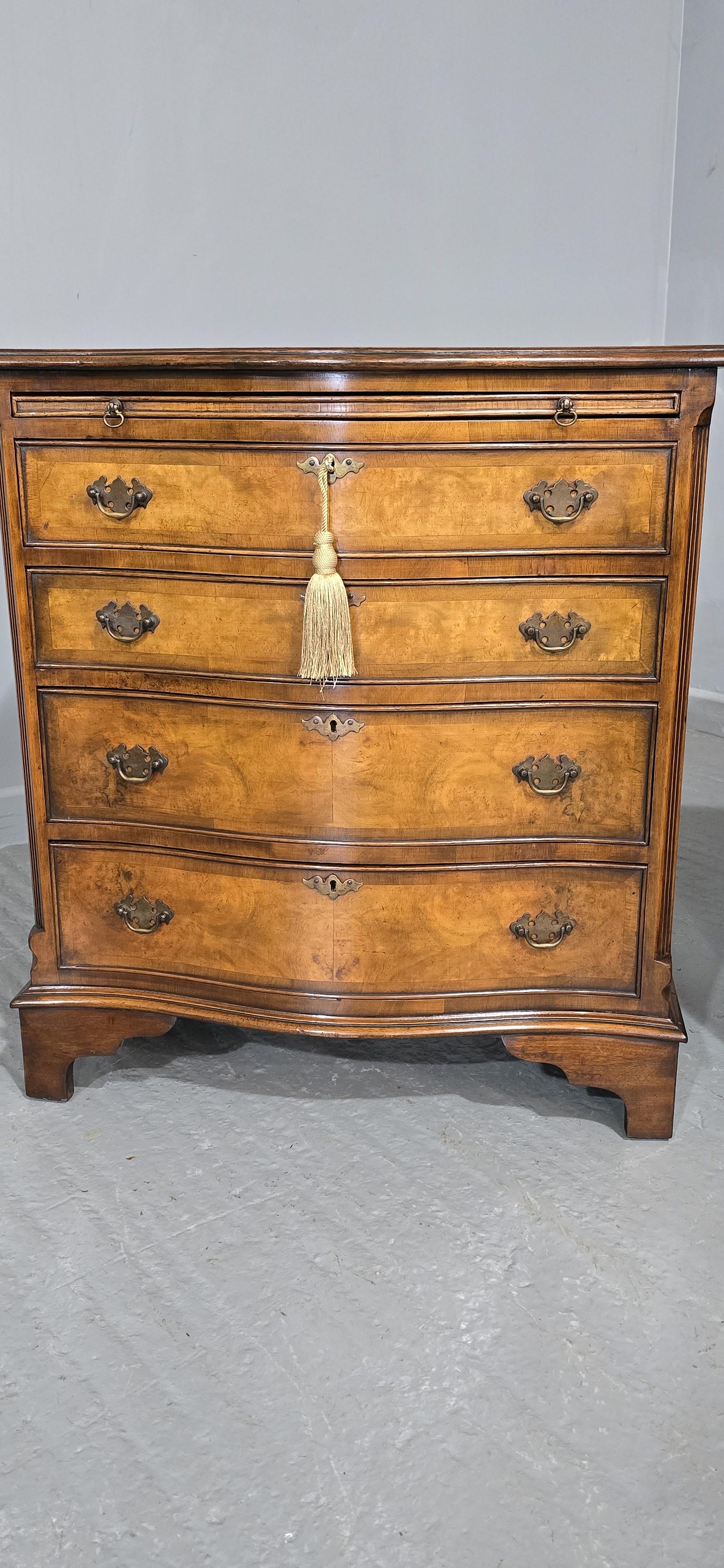 A very good pair of Queen Anne style serpentine four drawers chests of drawers with brushing slides, brass handles, working keys, standing on bracket feet, excellent colour and condition.

31