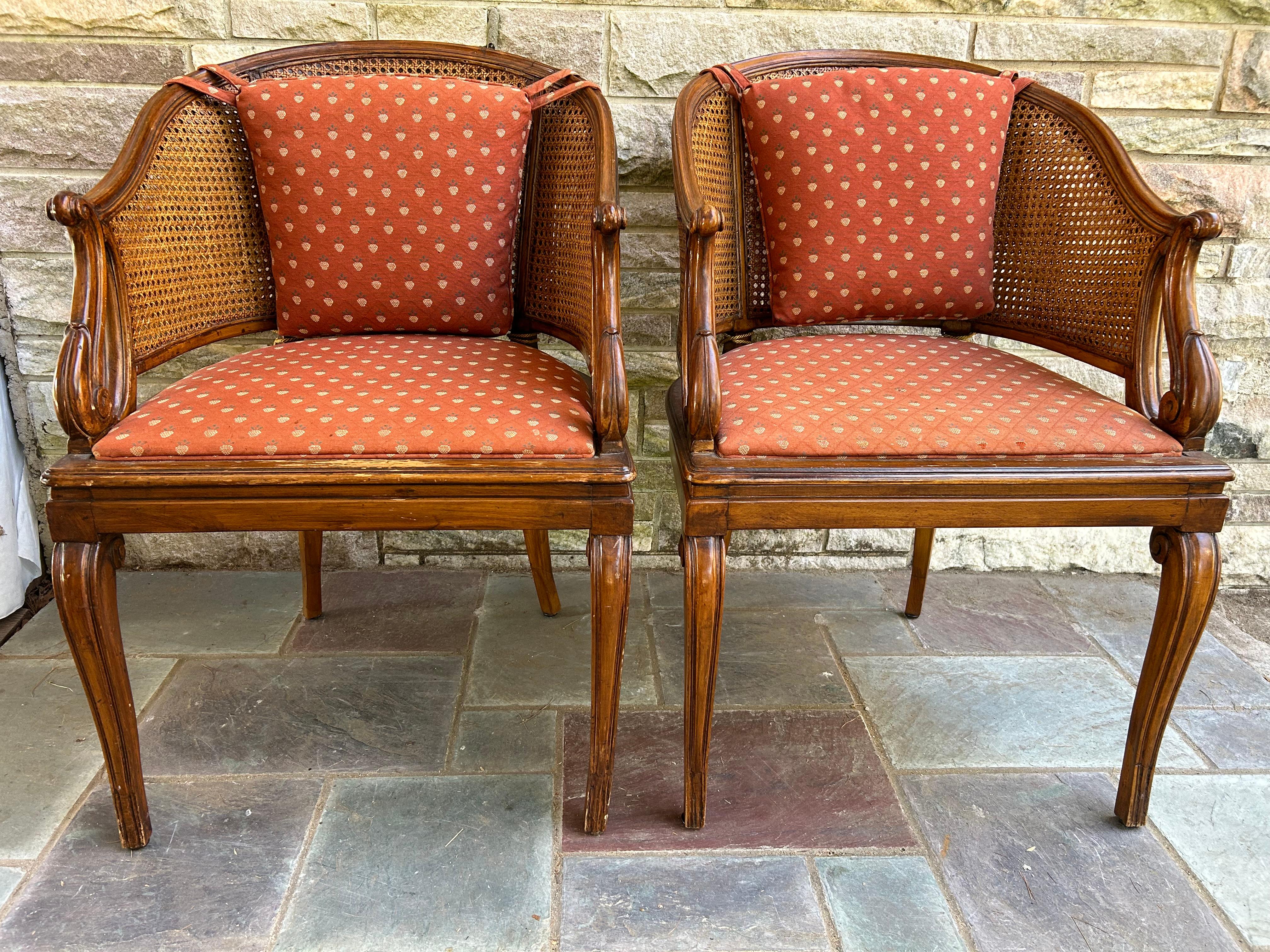 Fantastic Pair Hollywood Regency Caned Barrel Back Walnut Chairs Mid-century In Good Condition In Pemberton, NJ