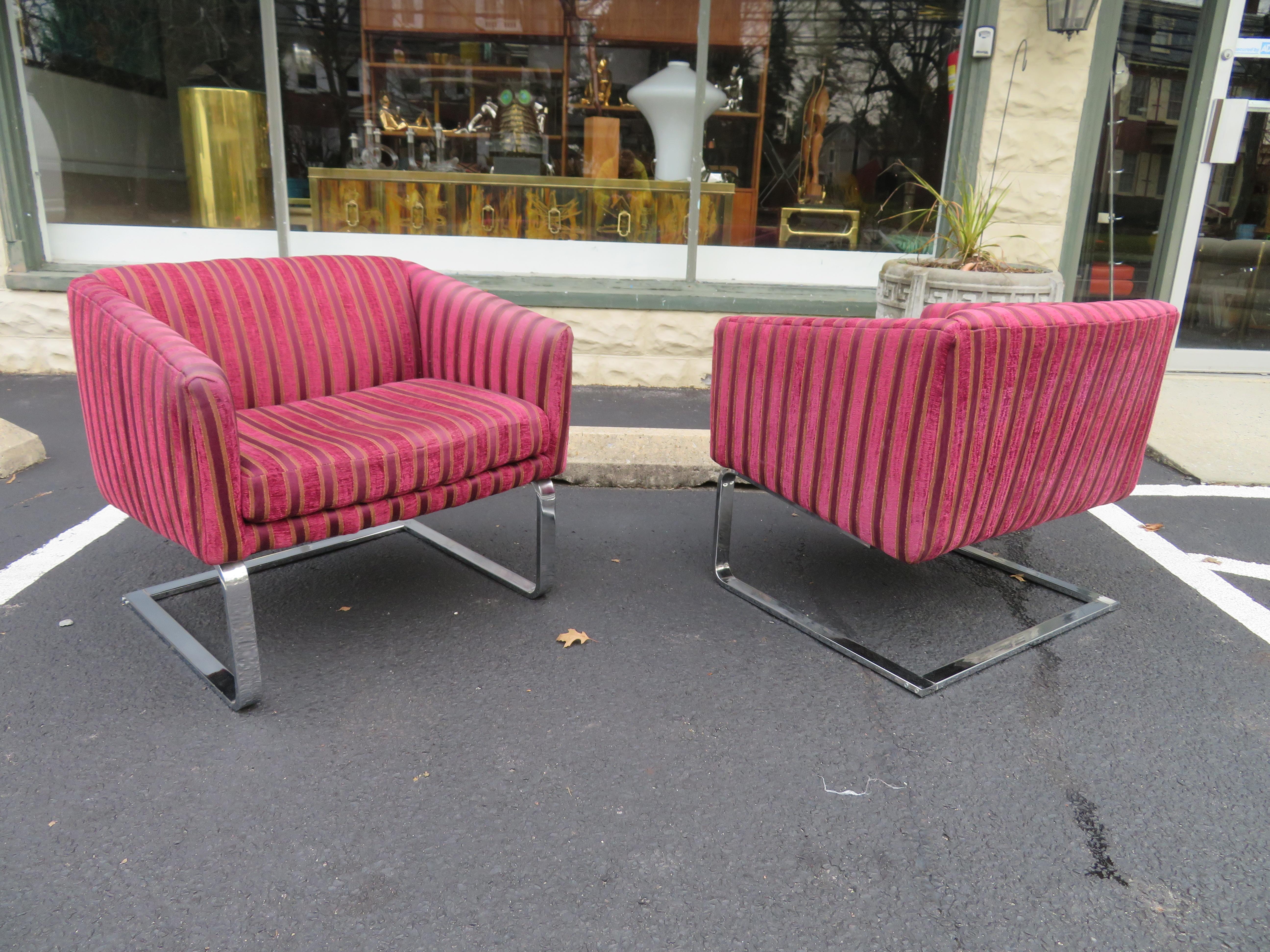 Mid-Century Modern Fantastic Pair of Milo Baughman Style Selig Chrome Cantilevered Lounge Chairs
