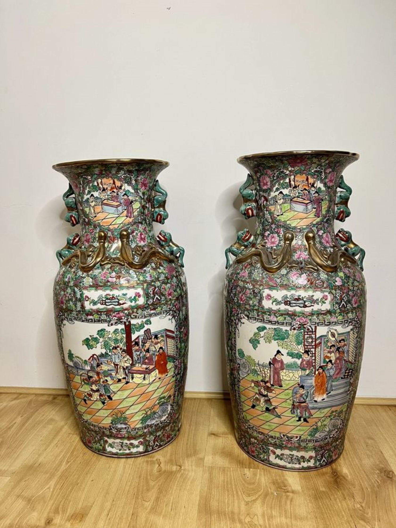 Fantastic pair of antique large Chinese floor standing vases  In Good Condition For Sale In Ipswich, GB