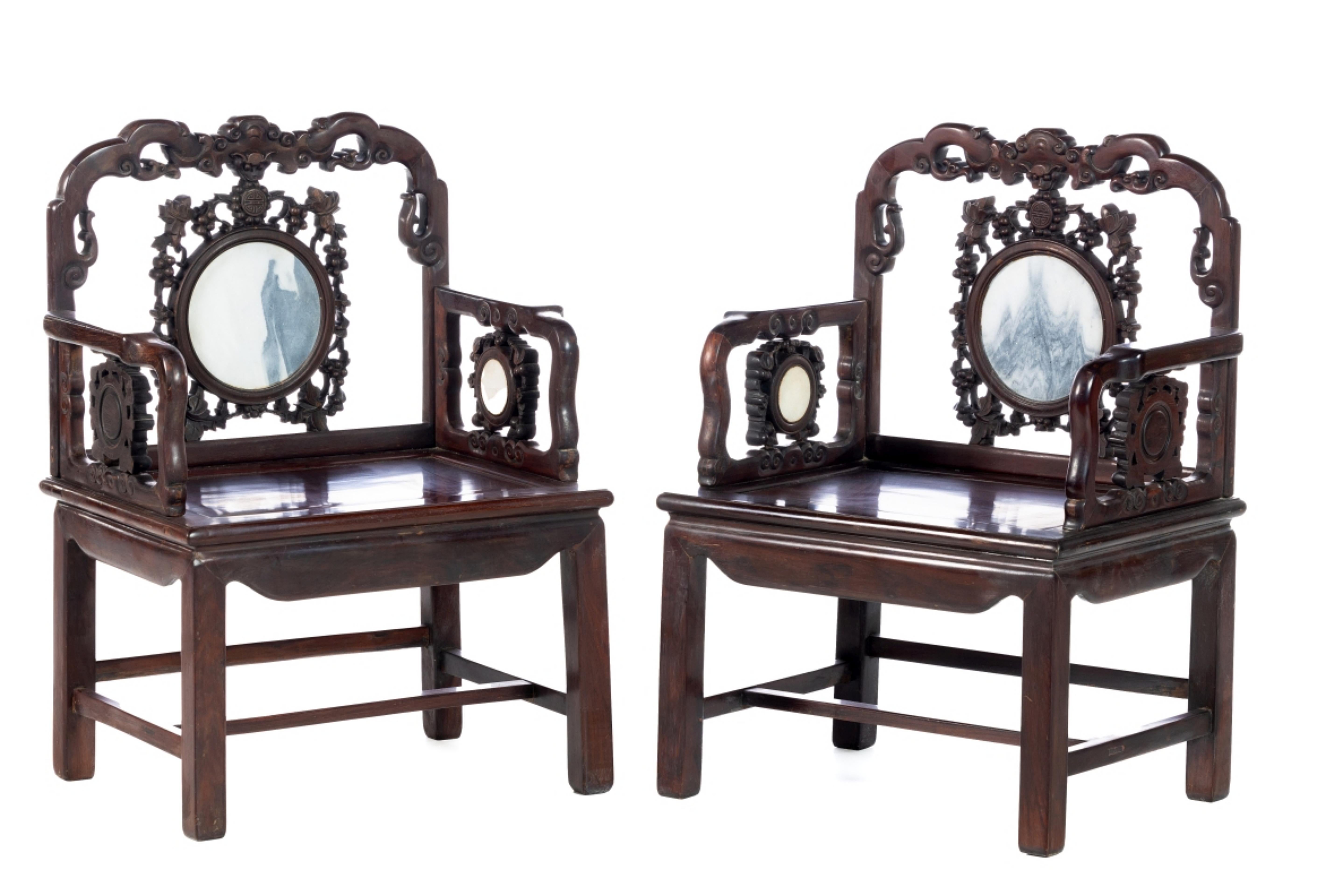 PAIR OF ARMCHAIRS

Chinese, 19th Century
in hardwood,
with carvings and marble inserted.
Dim.: 88 x 64 x 46 cm
good conditions