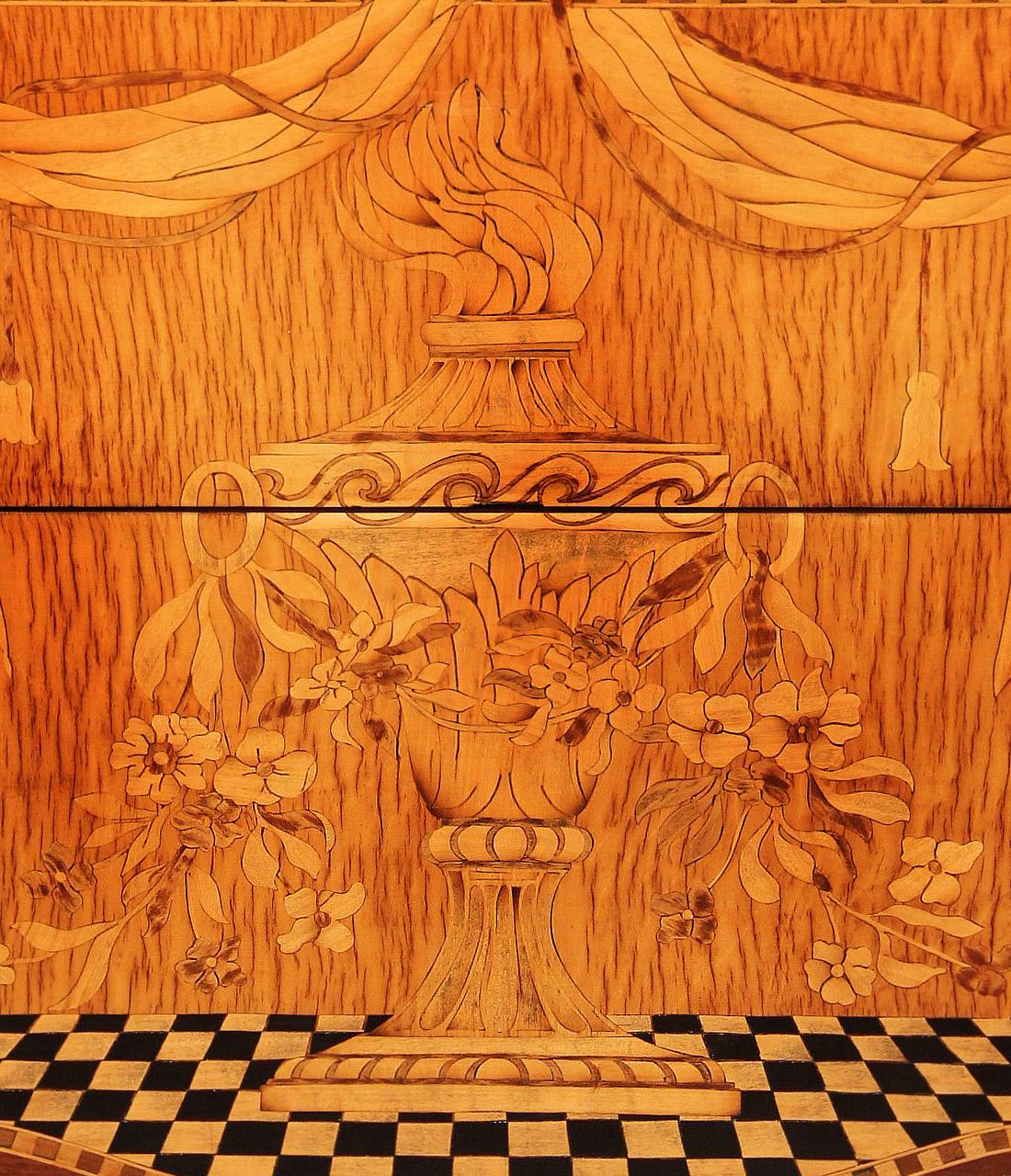 Bronzo Fantastica coppia di commodes intarsiate in bronzo dorato dei primi del Novecento in vendita