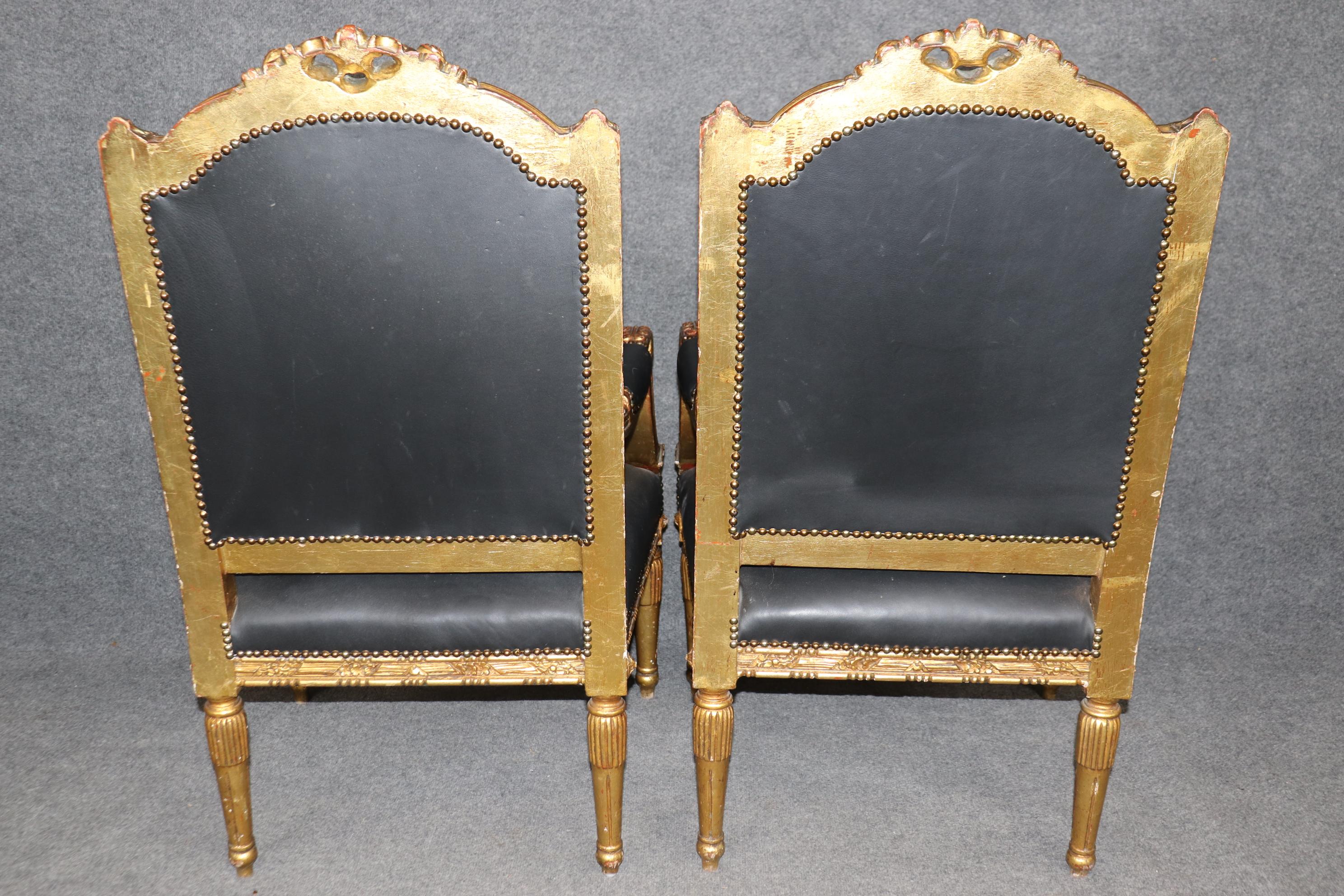 Fine XIX secolo Fantastica coppia di poltrone francesi dorate in pelle Fauteuil à la Reine del 1890 in vendita