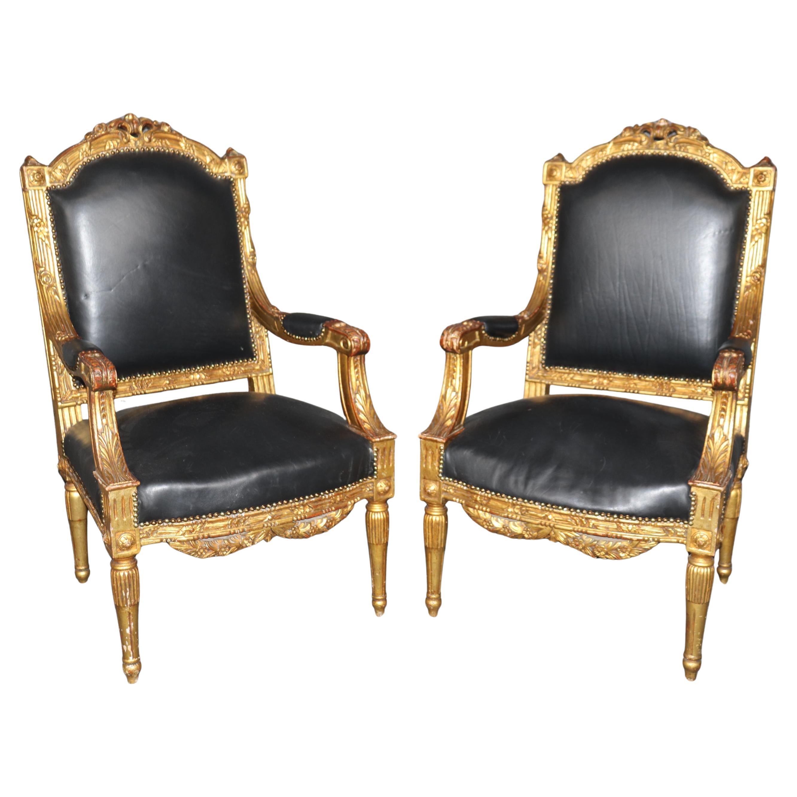 Fantastique paire de fauteuils en cuir doré Fauteuil à la Reine 1890s