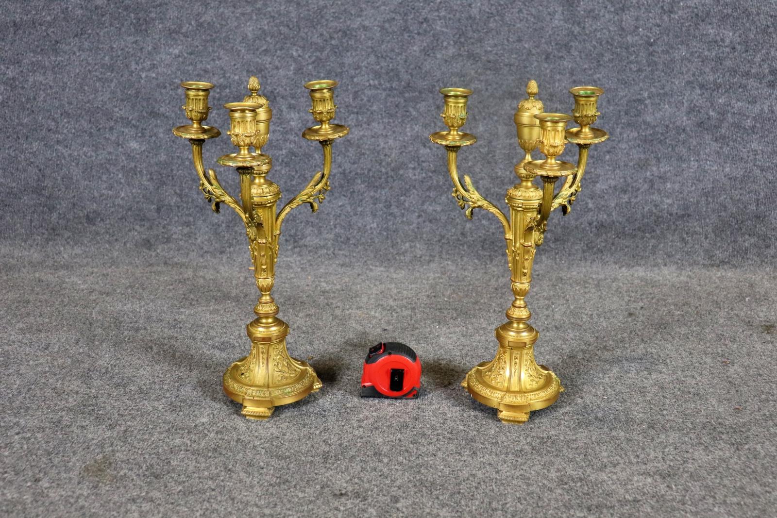Fantástica Pareja de Candelabros Franceses de Bronce Estilo Luis XVI circa 1940 en venta 4