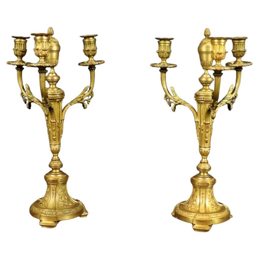 Fantastica coppia di candelabri francesi in bronzo in stile Luigi XVI, circa 1940