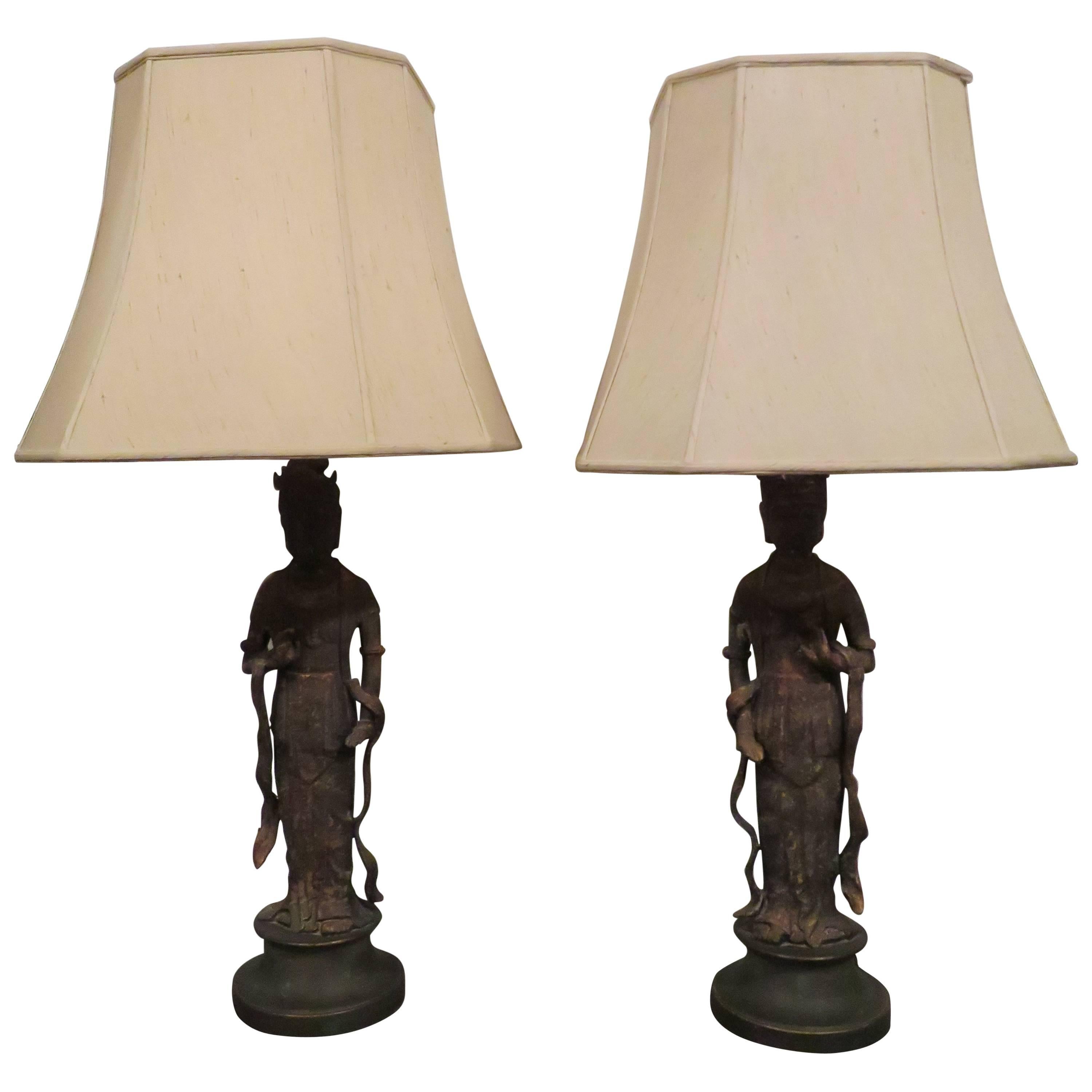 Fantastique paire de lampes asiatiques figuratives de style James Mont, mi-siècle moderne en vente