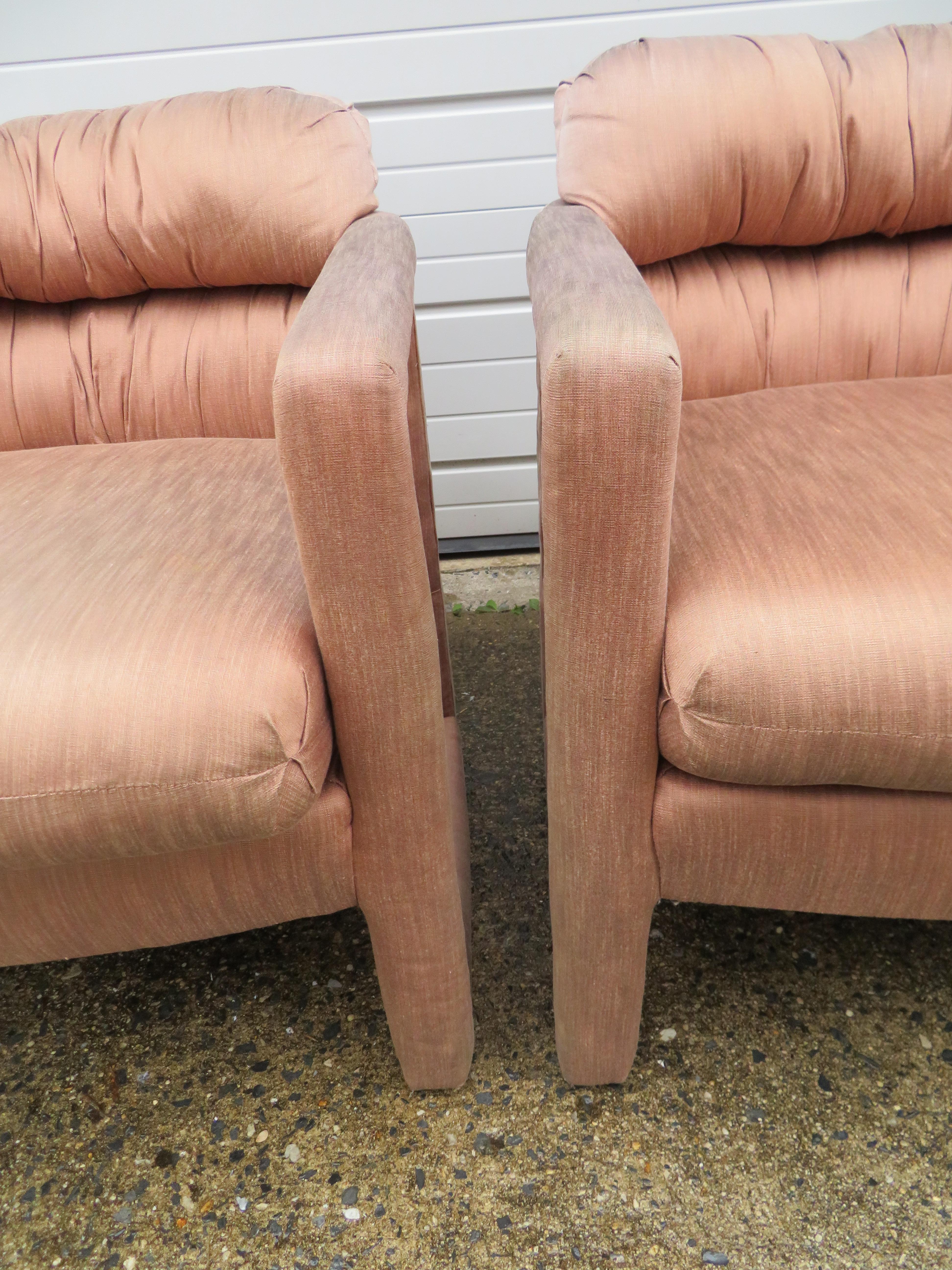 Late 20th Century Fantastic Pair of Milo Baughman Style Upholstered Lounge Chairs, Midcentury For Sale