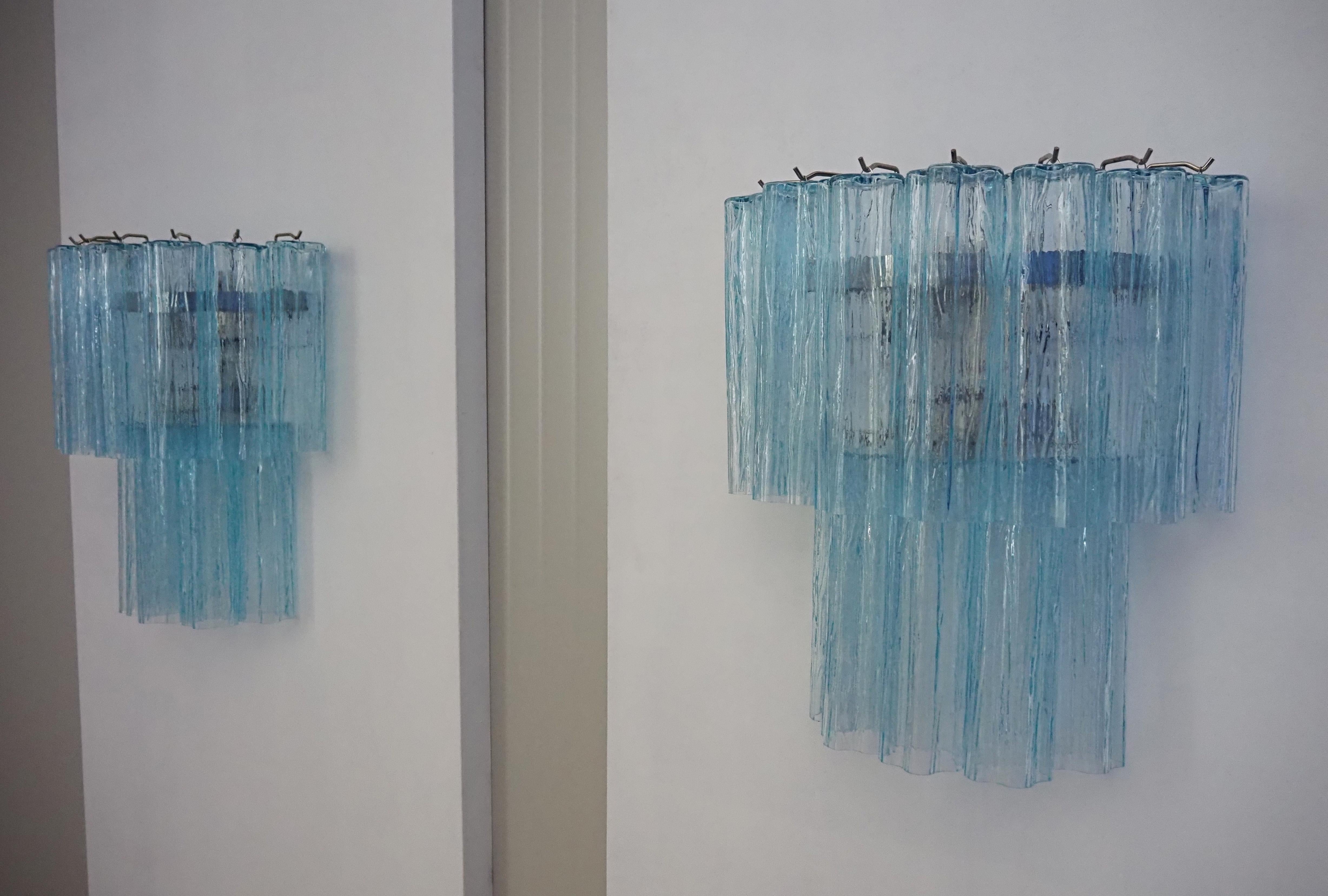 Fantastisches Paar Muranoglasröhren-Wandleuchter - 13 blaue Glasröhren im Zustand „Gut“ im Angebot in Gaiarine Frazione Francenigo (TV), IT