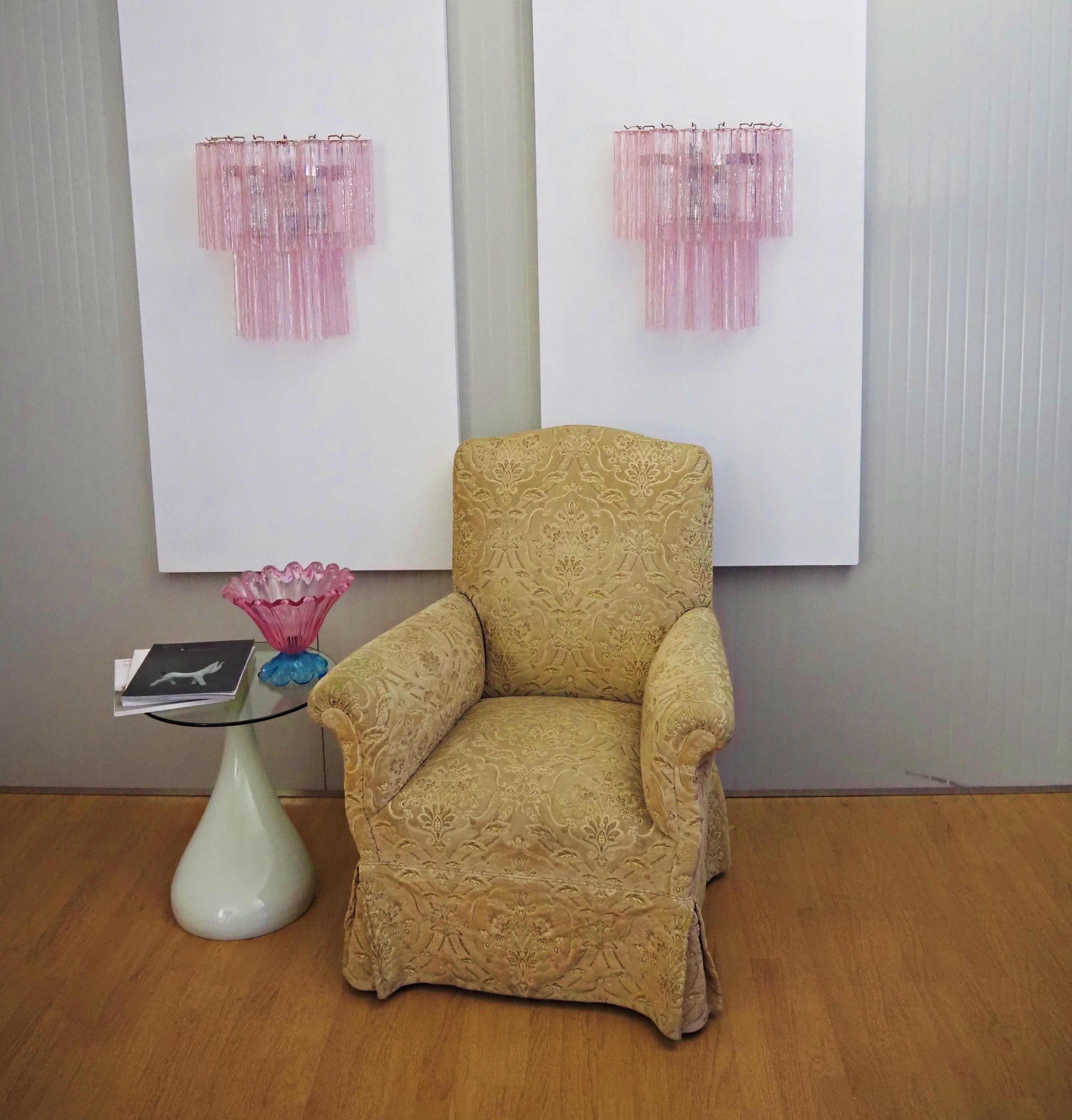 Italian vintage pair of wall sconces in Murano glass and nickel-plated metal structure. The armor polished nickel supports 13 large pink glass tubes in a star shape for each lamp.
Period: late XX century
Dimensions: 18,60 inches height (48 cm); 17
