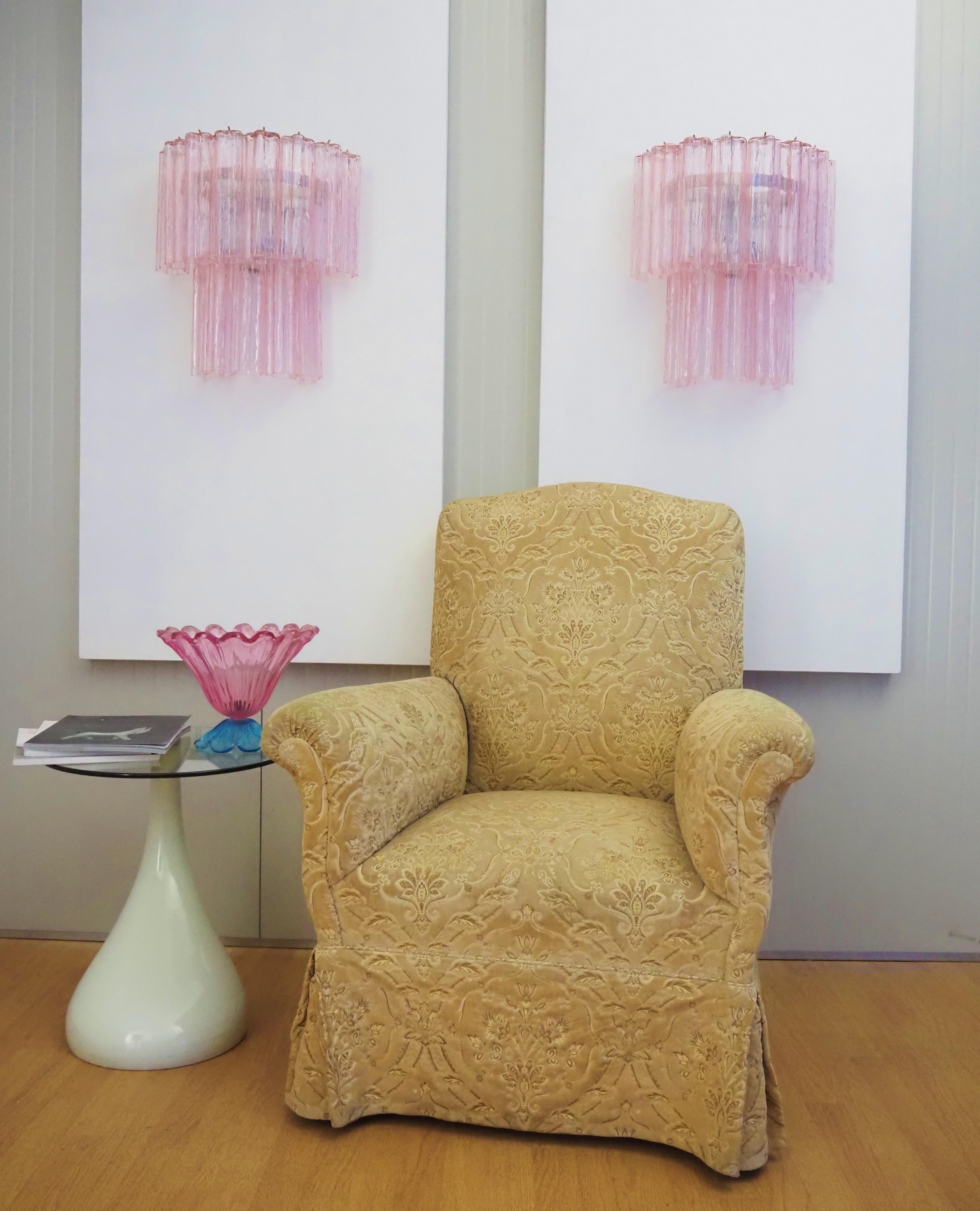 Fantastisches Paar Muranoglasröhren-Wandleuchter - 13 rosa Glasröhren (Moderne der Mitte des Jahrhunderts) im Angebot