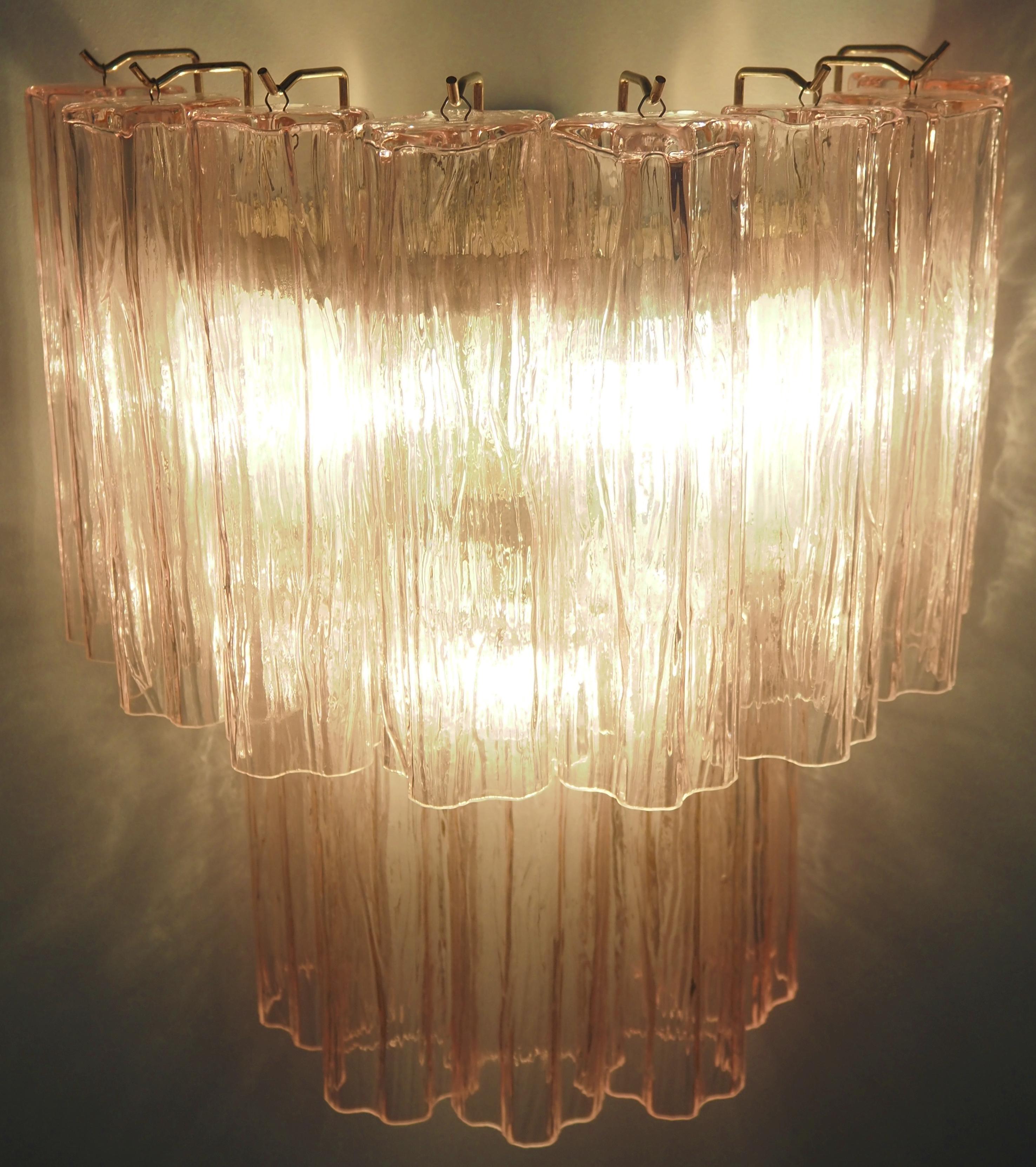 Fantastic pair of Murano Glass Tube wall sconces - 13 pink glass tube in vendita 1