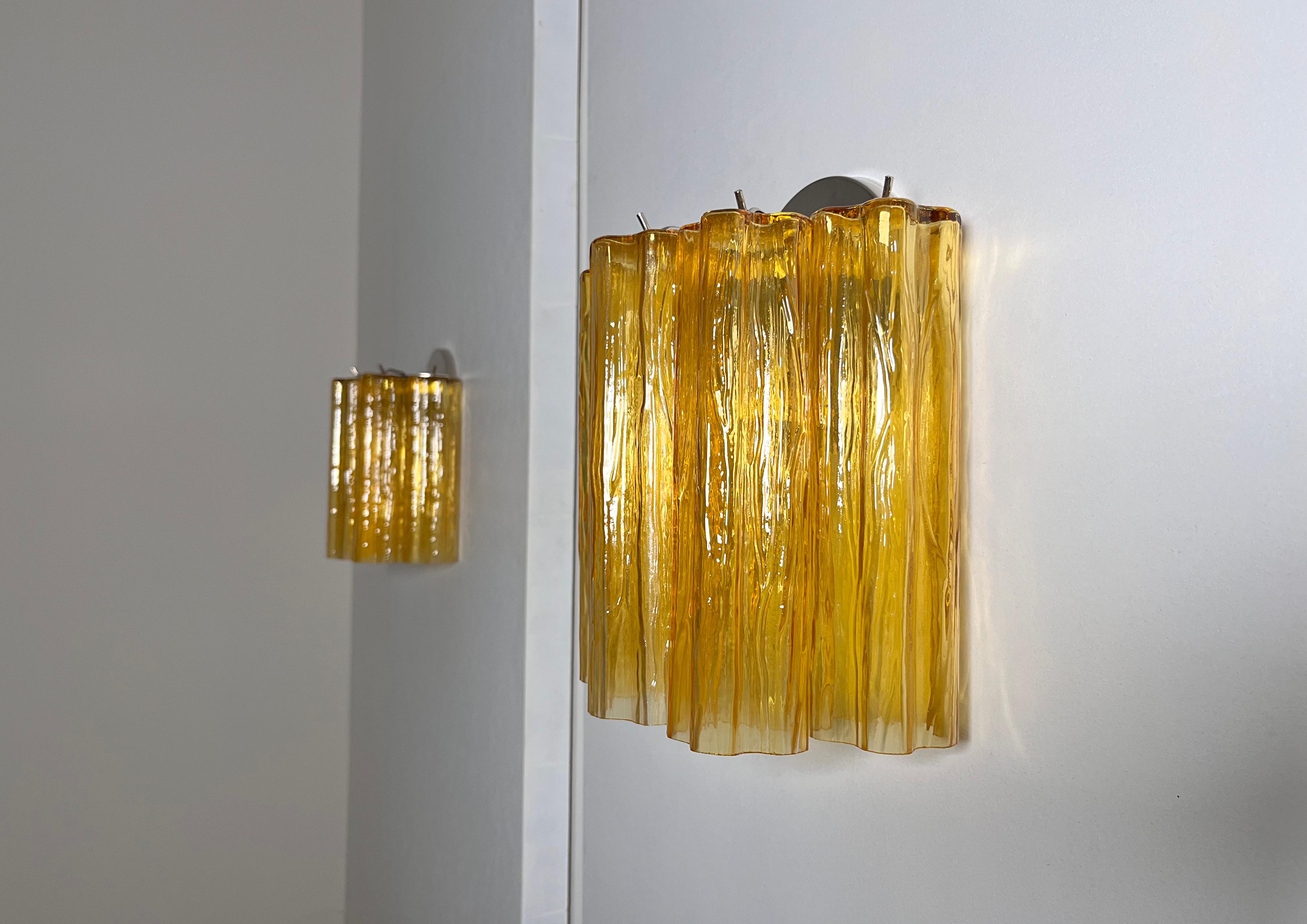 Fantastic pair of Murano Glass Tube wall sconces - 5 amber glass tube in vendita 3