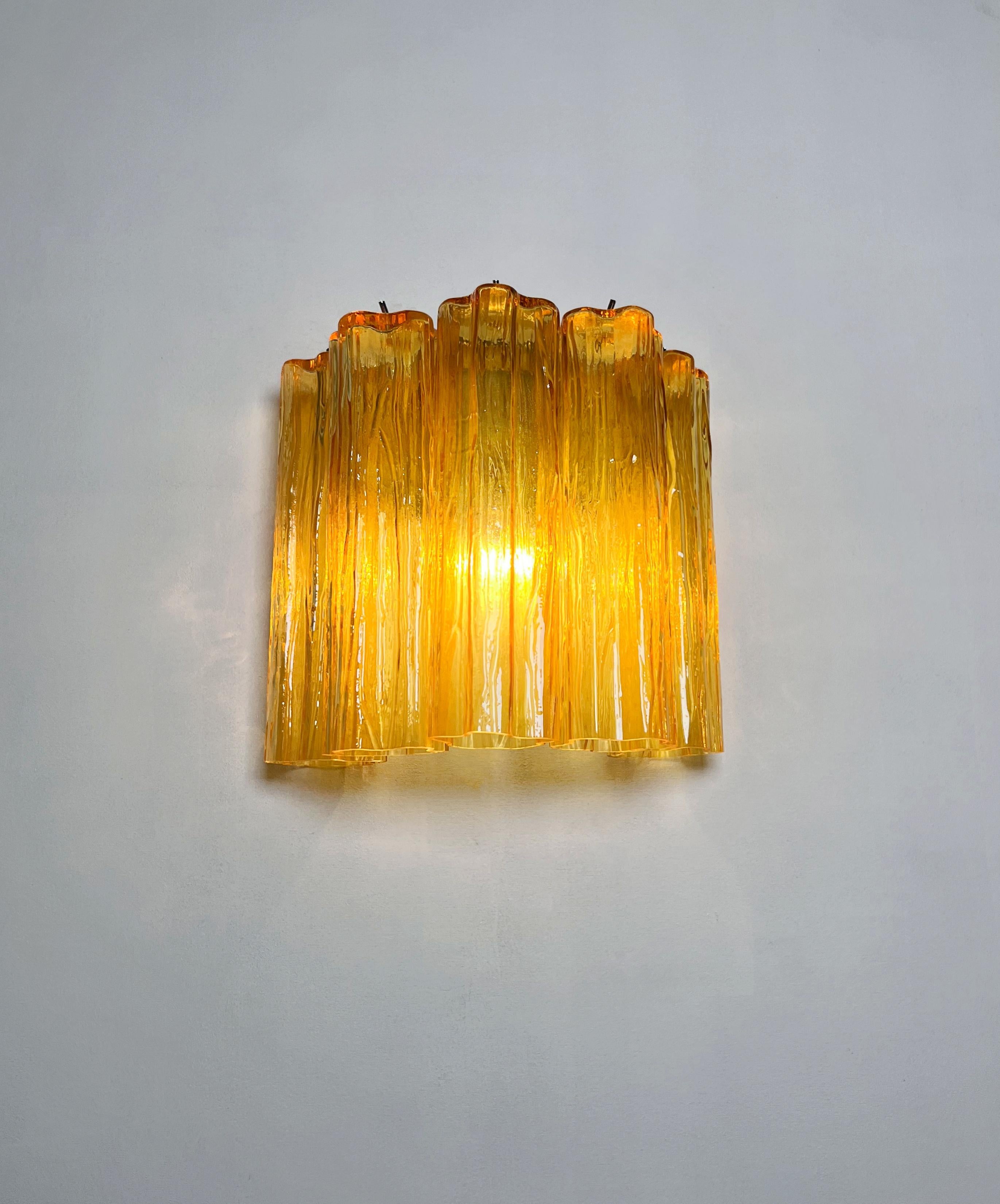 Fantastic pair of Murano Glass Tube wall sconces - 5 amber glass tube in vendita 7