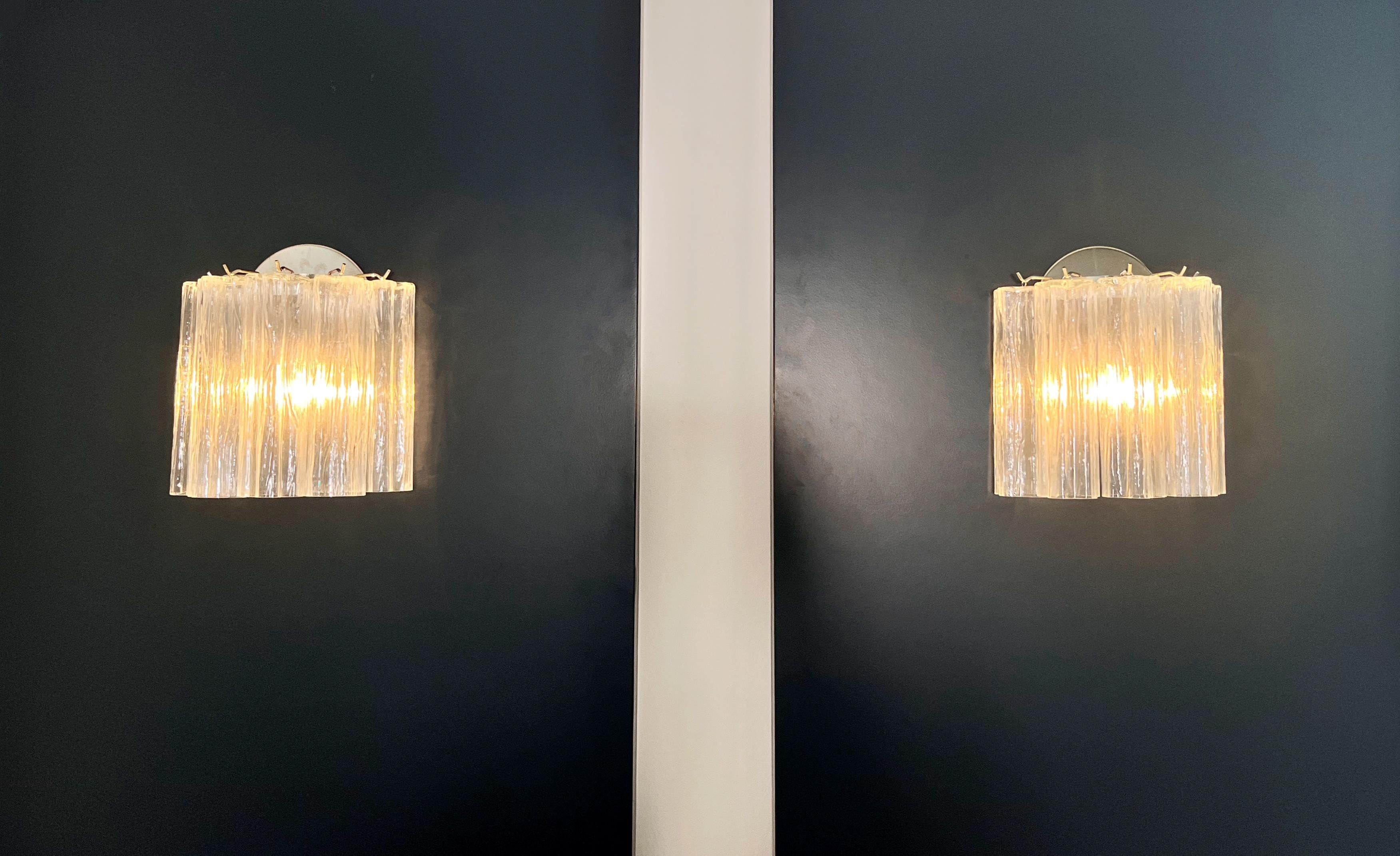 Fantástico par de apliques de cristal de Murano - 5 tubos de cristal transparente Galvanizado en venta