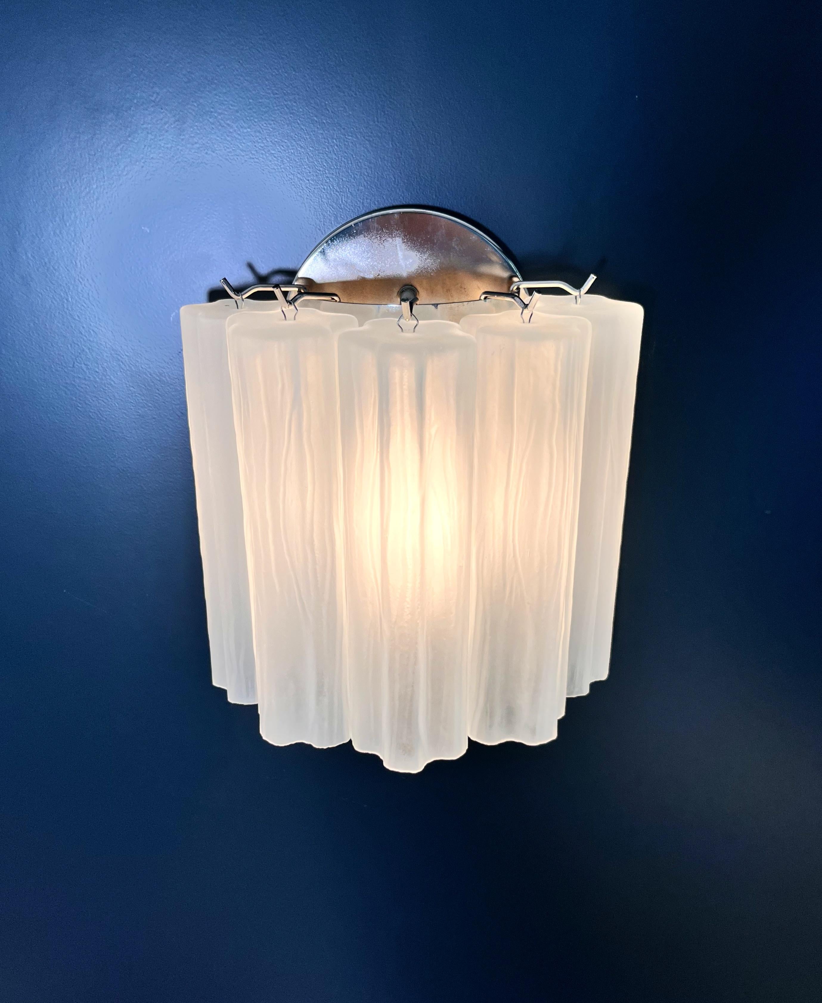 Fantastic pair of Murano Glass Tube wall sconces - 5 etched glass tube in vendita 8
