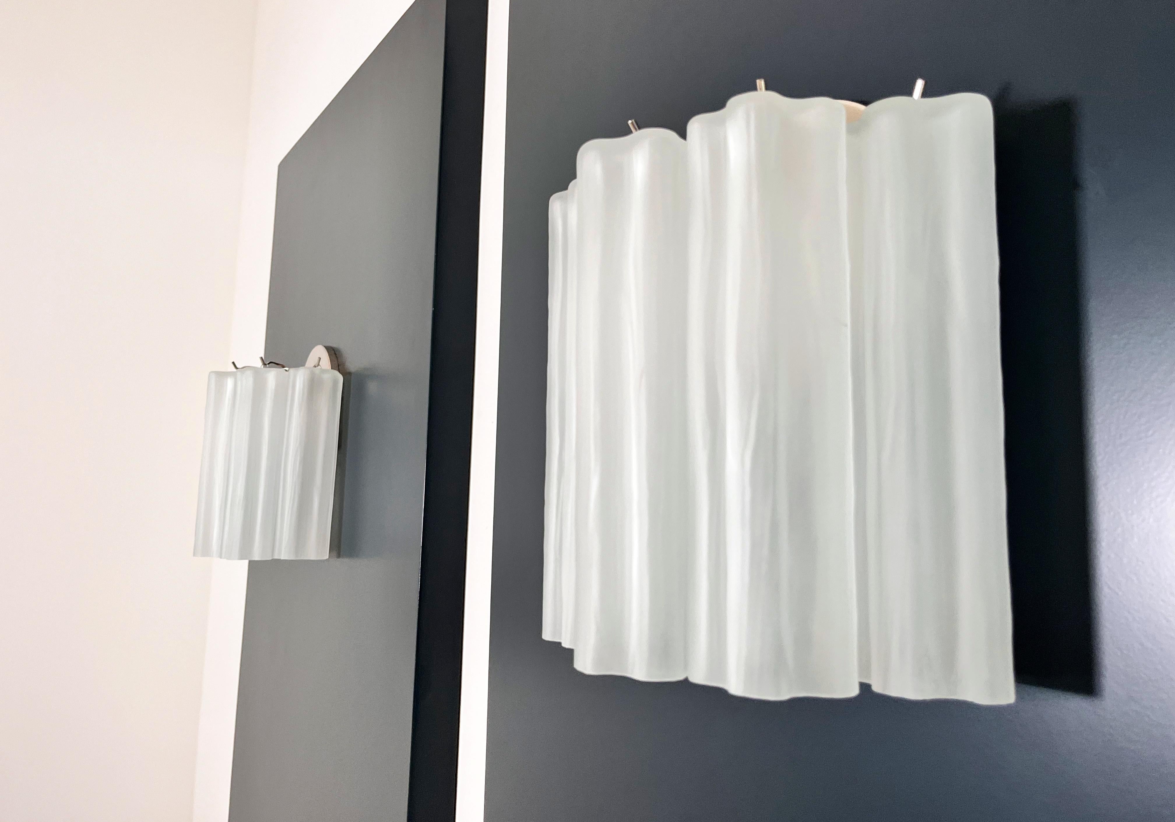 Vetro soffiato Fantastic pair of Murano Glass Tube wall sconces - 5 etched glass tube in vendita