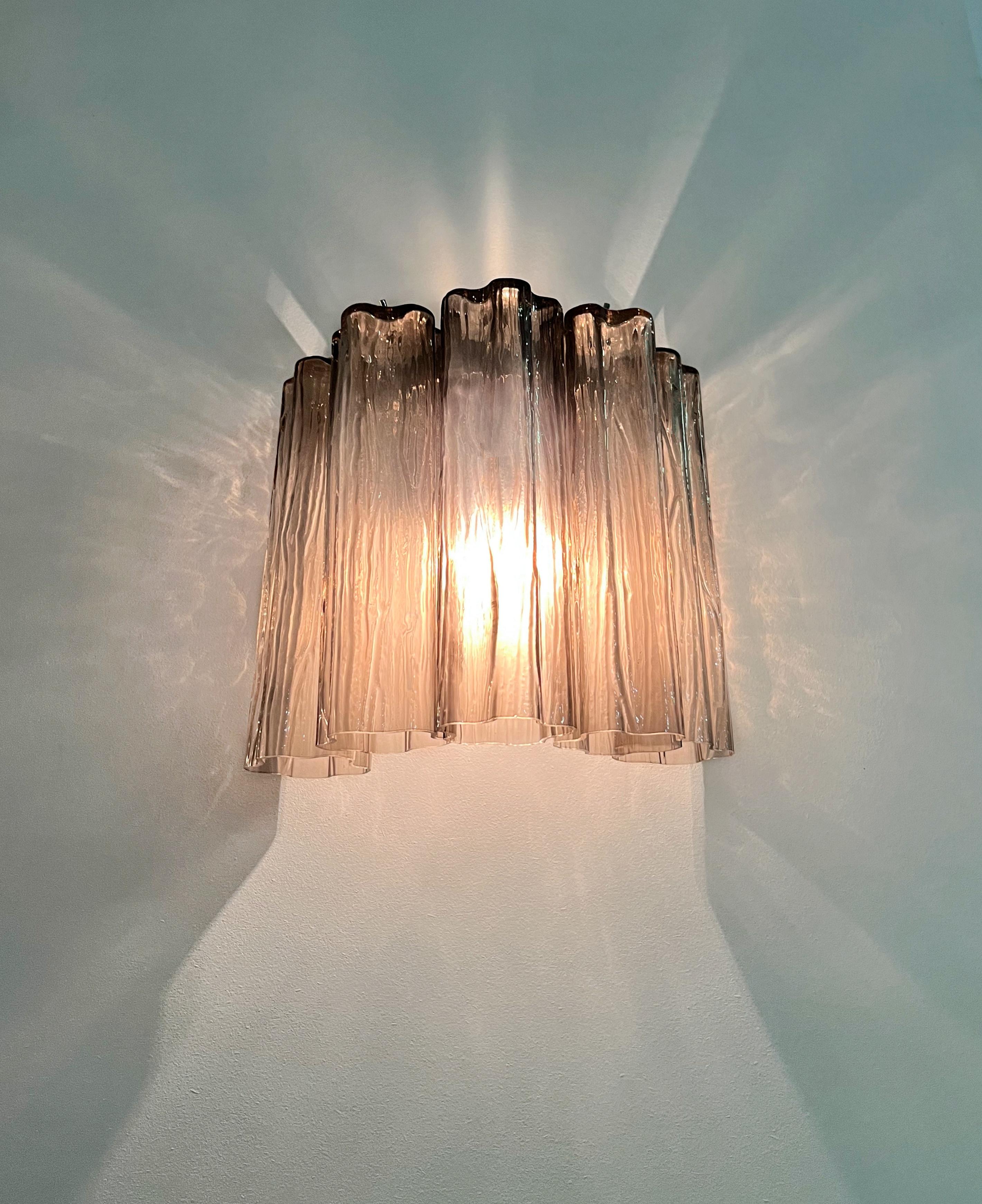 Superbe paire d'appliques murales en verre de Murano - 5 tubes en verre fumé en vente 6