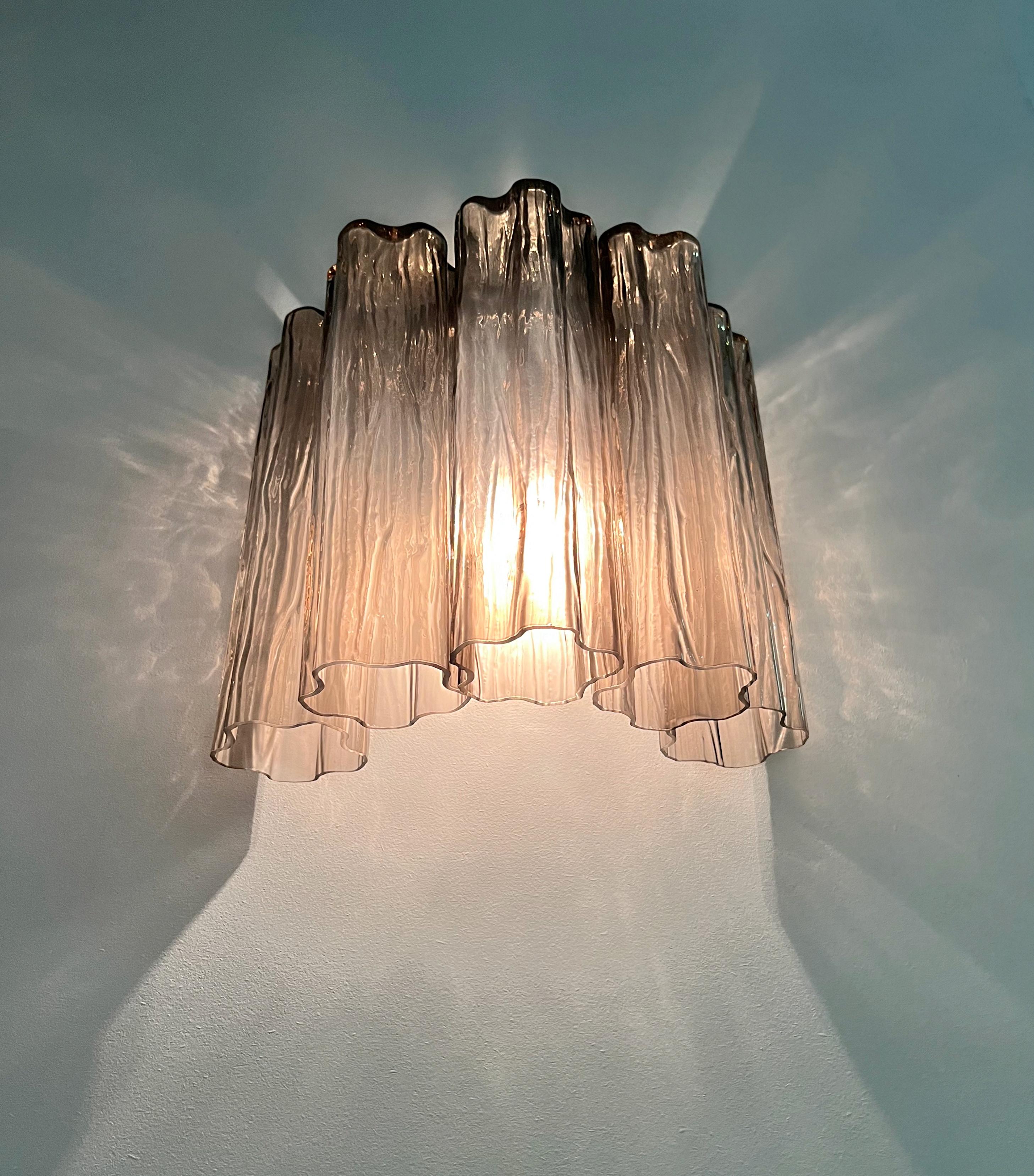 Superbe paire d'appliques murales en verre de Murano - 5 tubes en verre fumé en vente 7