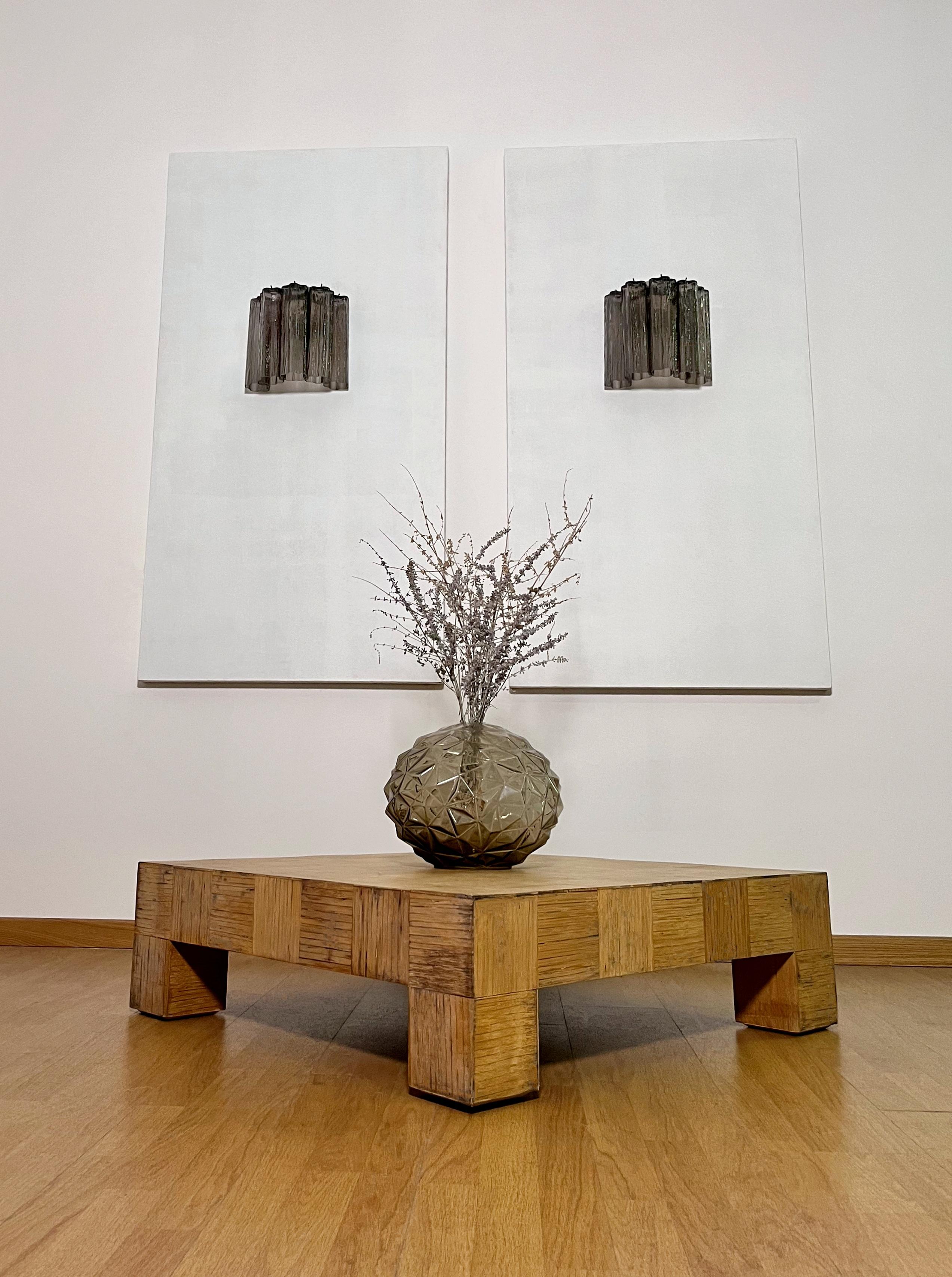 Mid-Century Modern Superbe paire d'appliques murales en verre de Murano - 5 tubes en verre fumé en vente