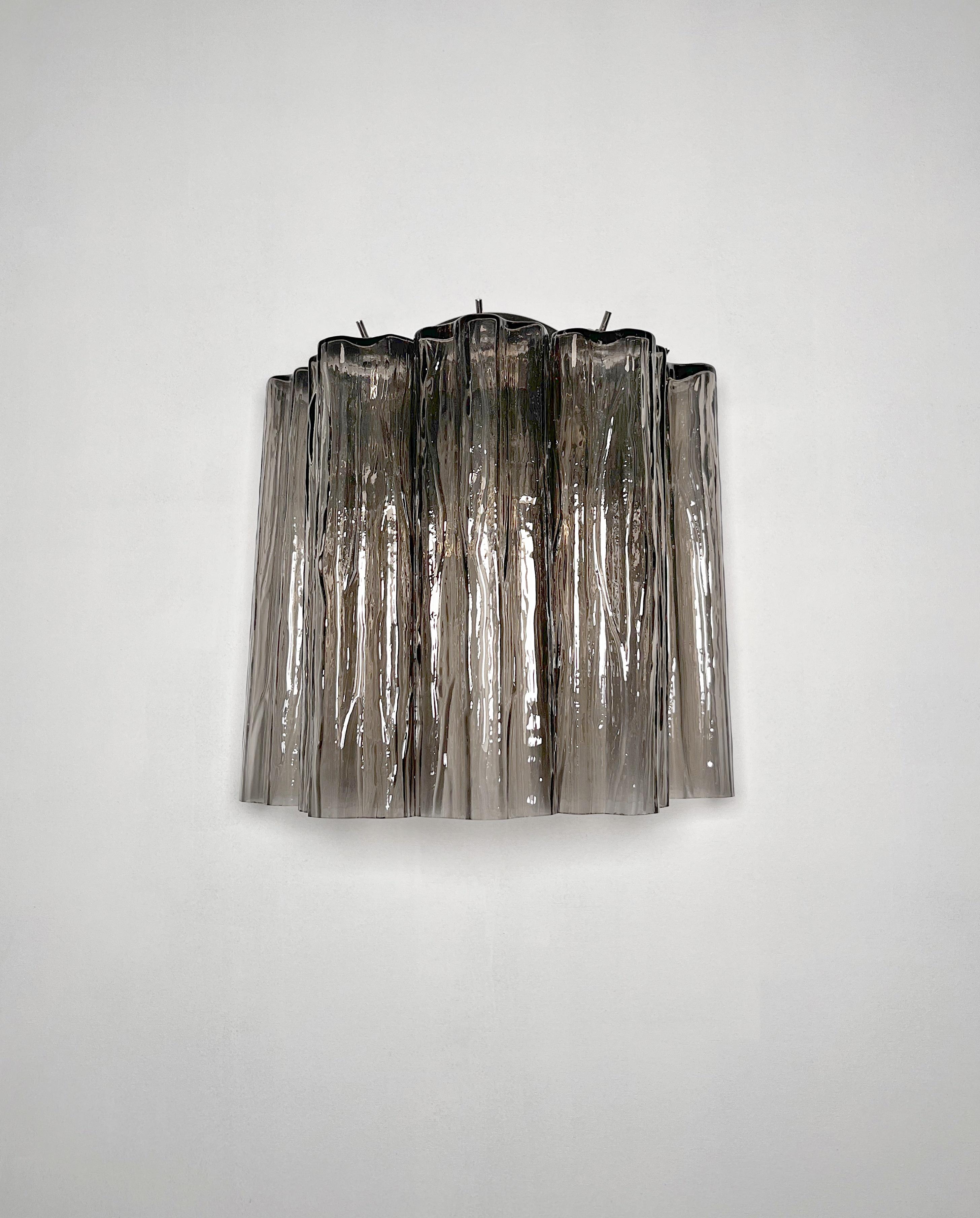 Superbe paire d'appliques murales en verre de Murano - 5 tubes en verre fumé Bon état - En vente à Gaiarine Frazione Francenigo (TV), IT