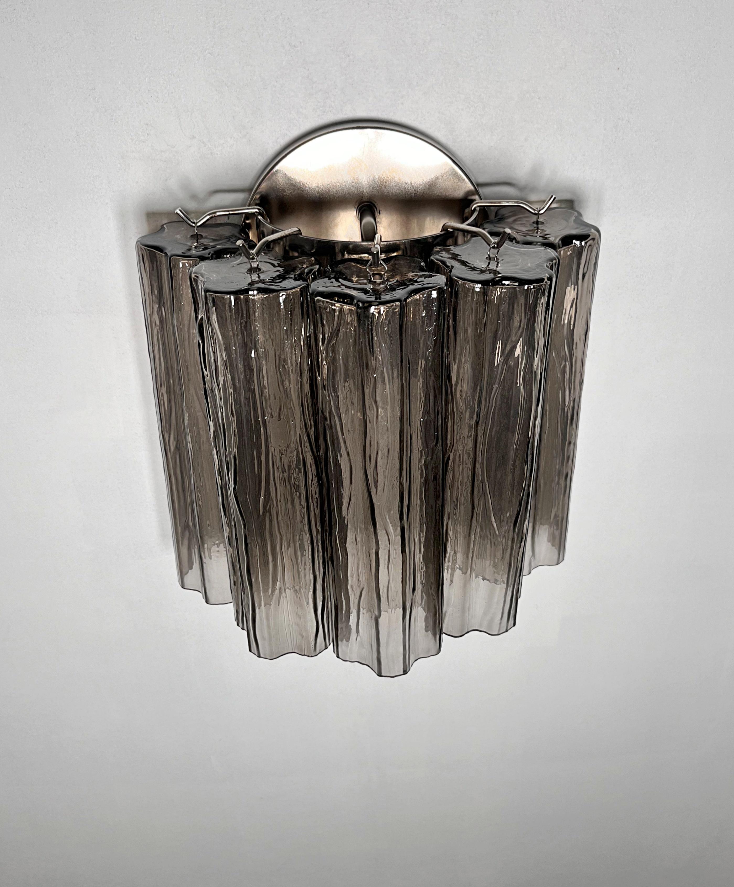 Superbe paire d'appliques murales en verre de Murano - 5 tubes en verre fumé en vente 1