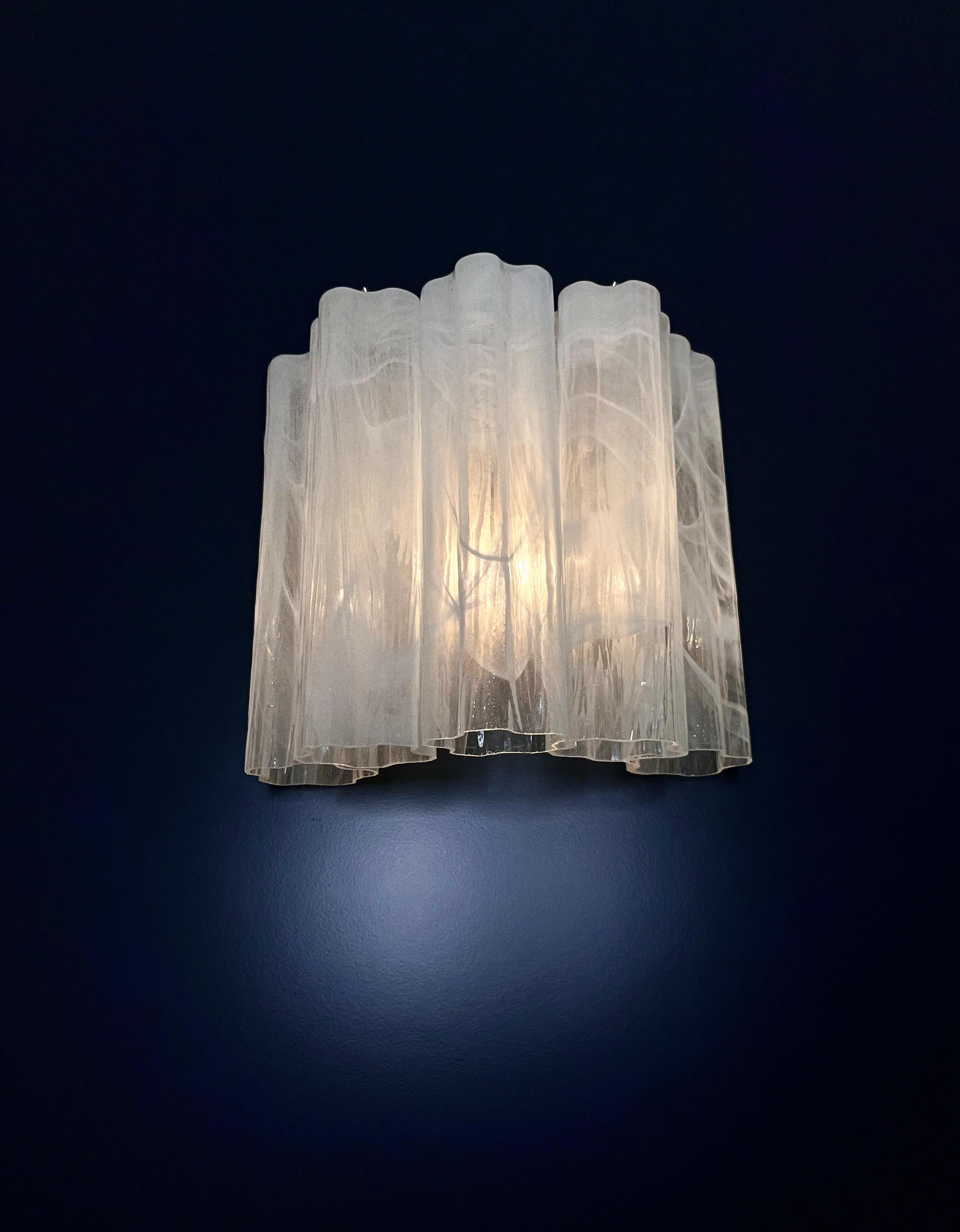 Fantastic pair of Murano Glass Tube wall sconces - 5 white alabaster glass tube in vendita 3