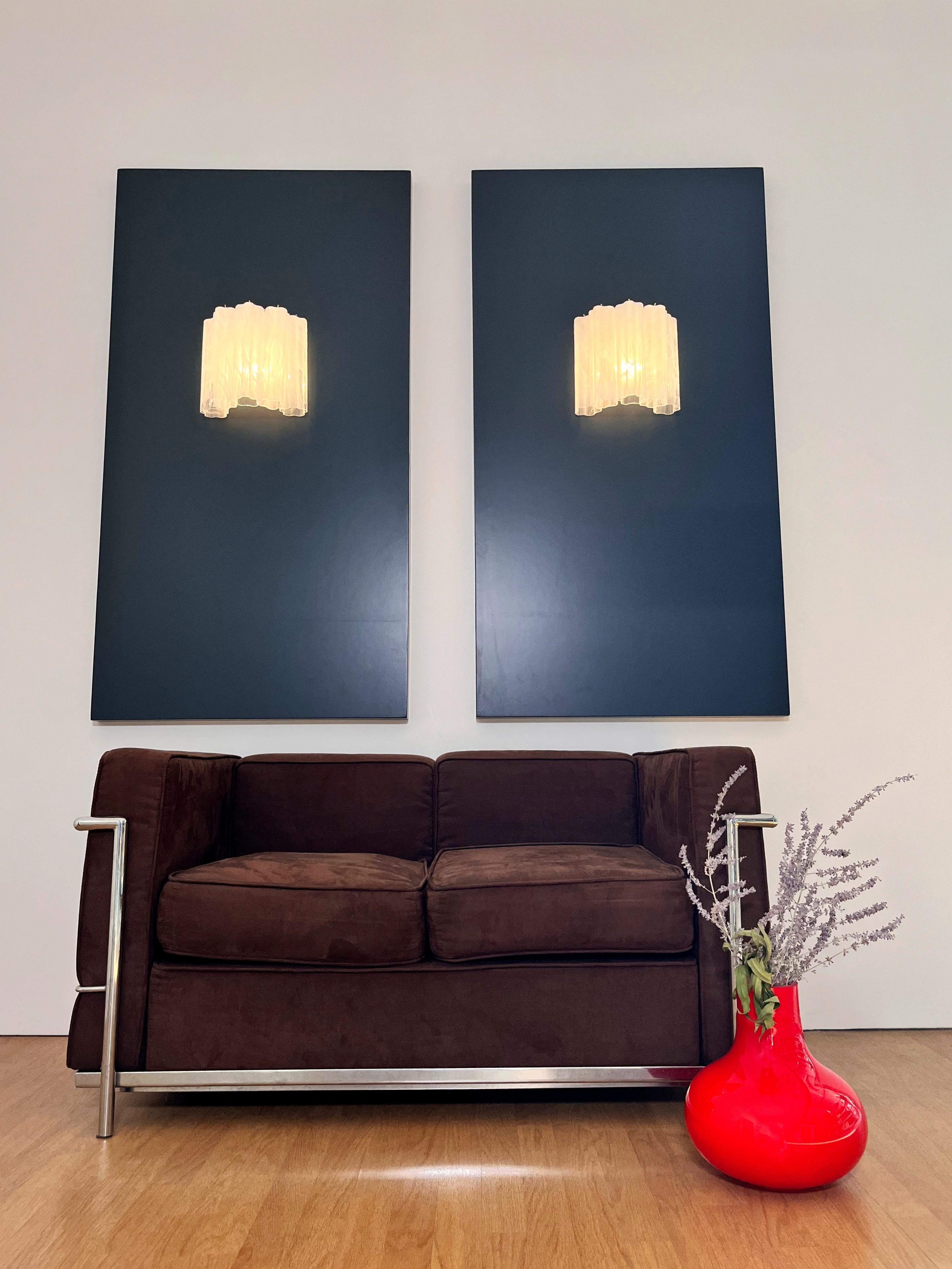 Fantastic pair of Murano Glass Tube wall sconces - 5 white alabaster glass tube in vendita 7