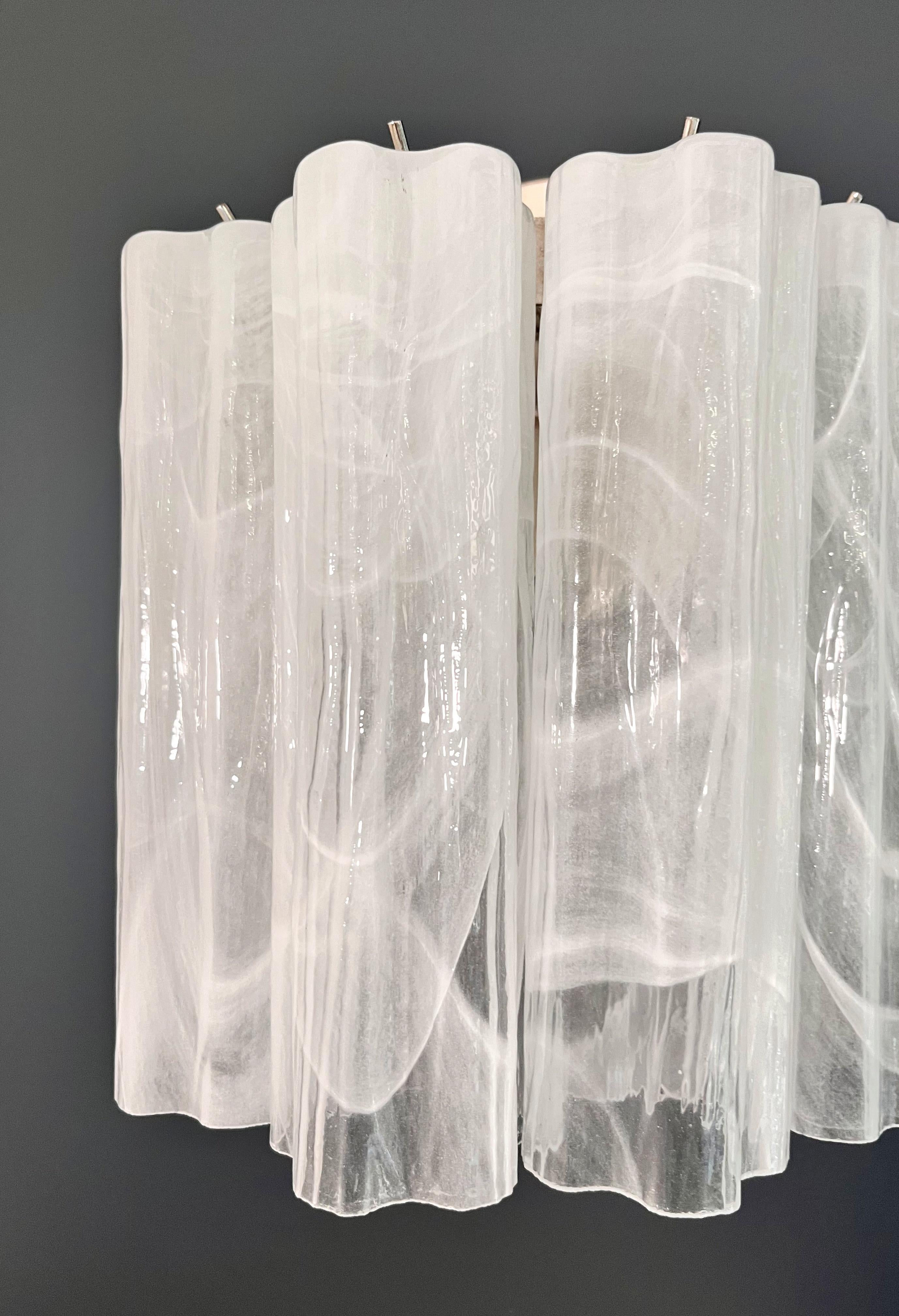 Fantastic pair of Murano Glass Tube wall sconces - 5 white alabaster glass tube in vendita 10