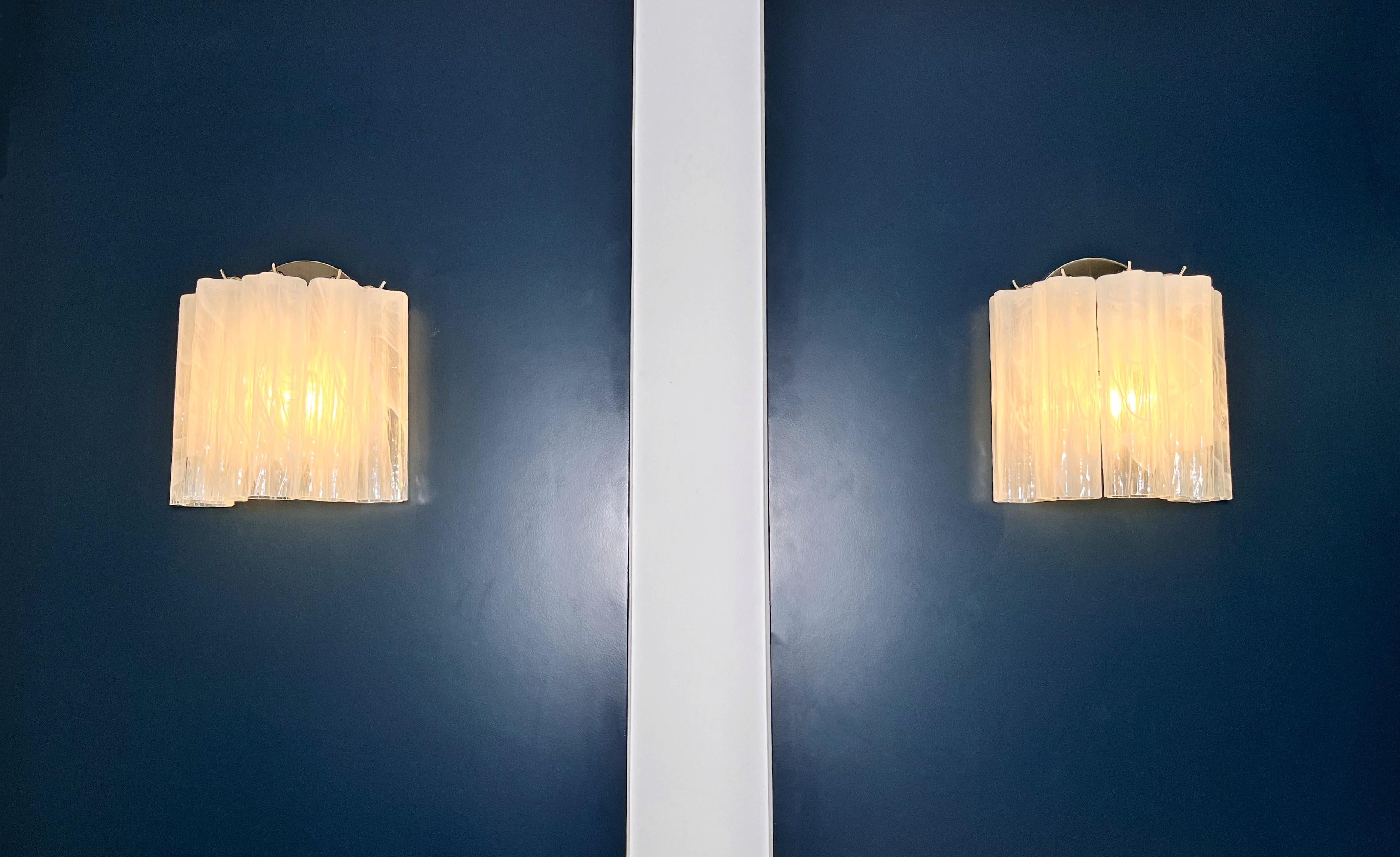 Mid-Century moderno Fantastic pair of Murano Glass Tube wall sconces - 5 white alabaster glass tube in vendita