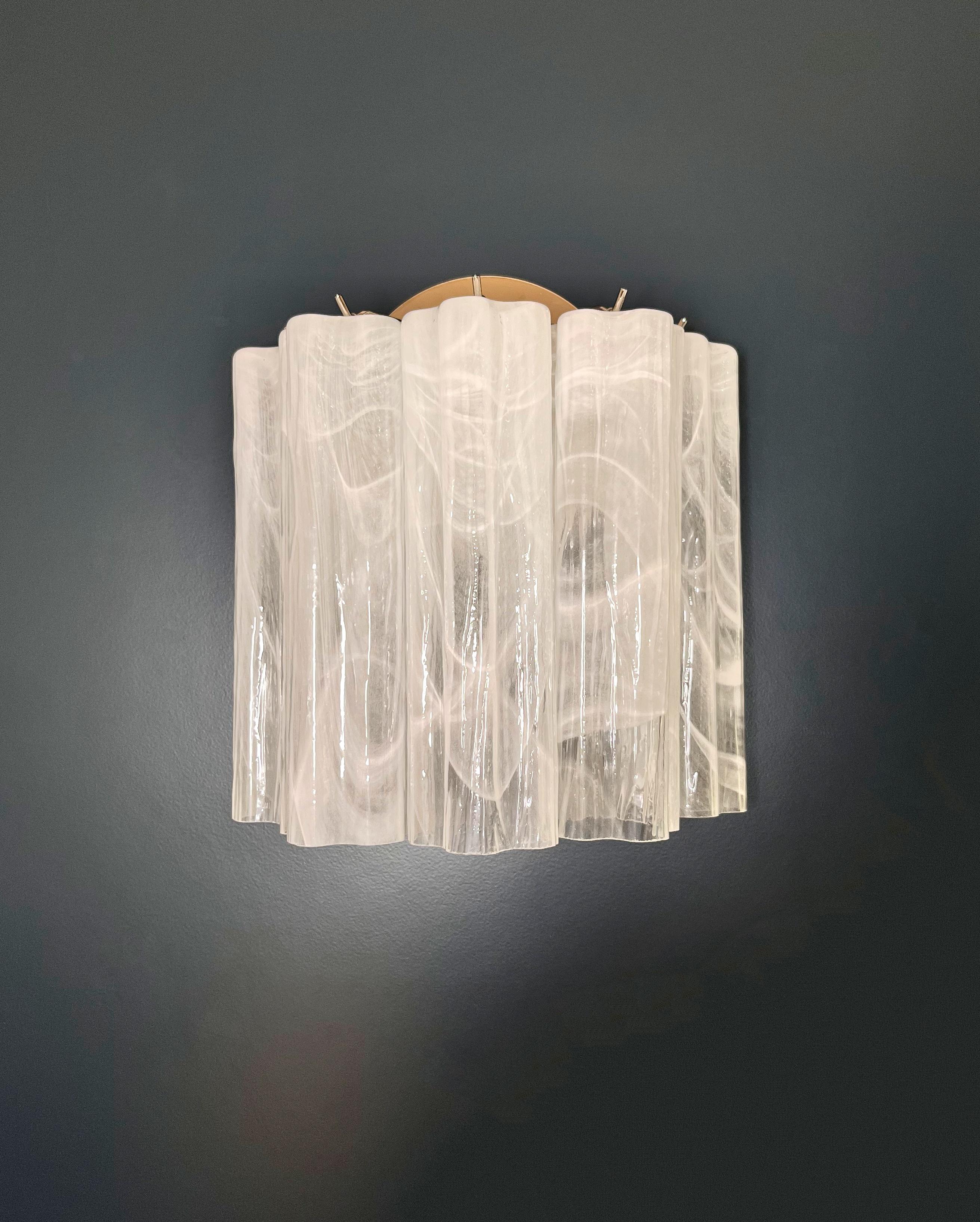 Fantastic pair of Murano Glass Tube wall sconces - 5 white alabaster glass tube In condizioni buone in vendita a Gaiarine Frazione Francenigo (TV), IT