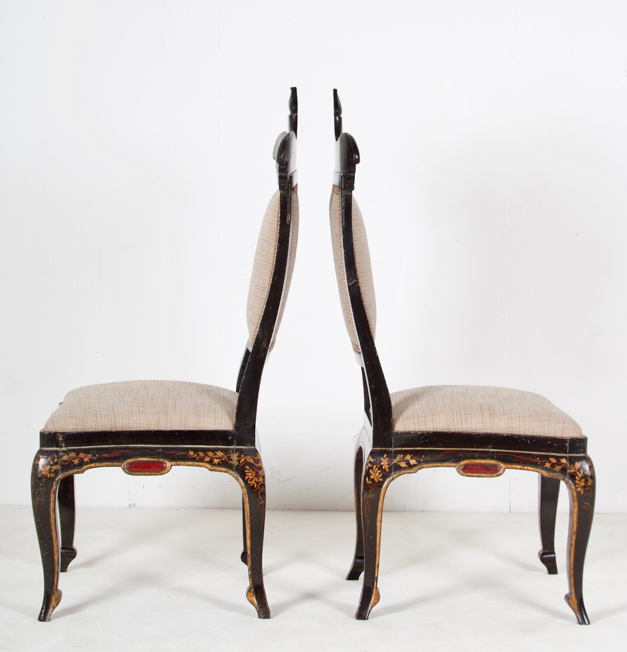  Regency Chinoiserie verzierte Beistellstühle, ein Paar, in der Sancsoucie-Manier (Englisch) im Angebot