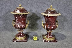 Fantastique paire de Cassolettes ou urnes en bronze marbré rouge