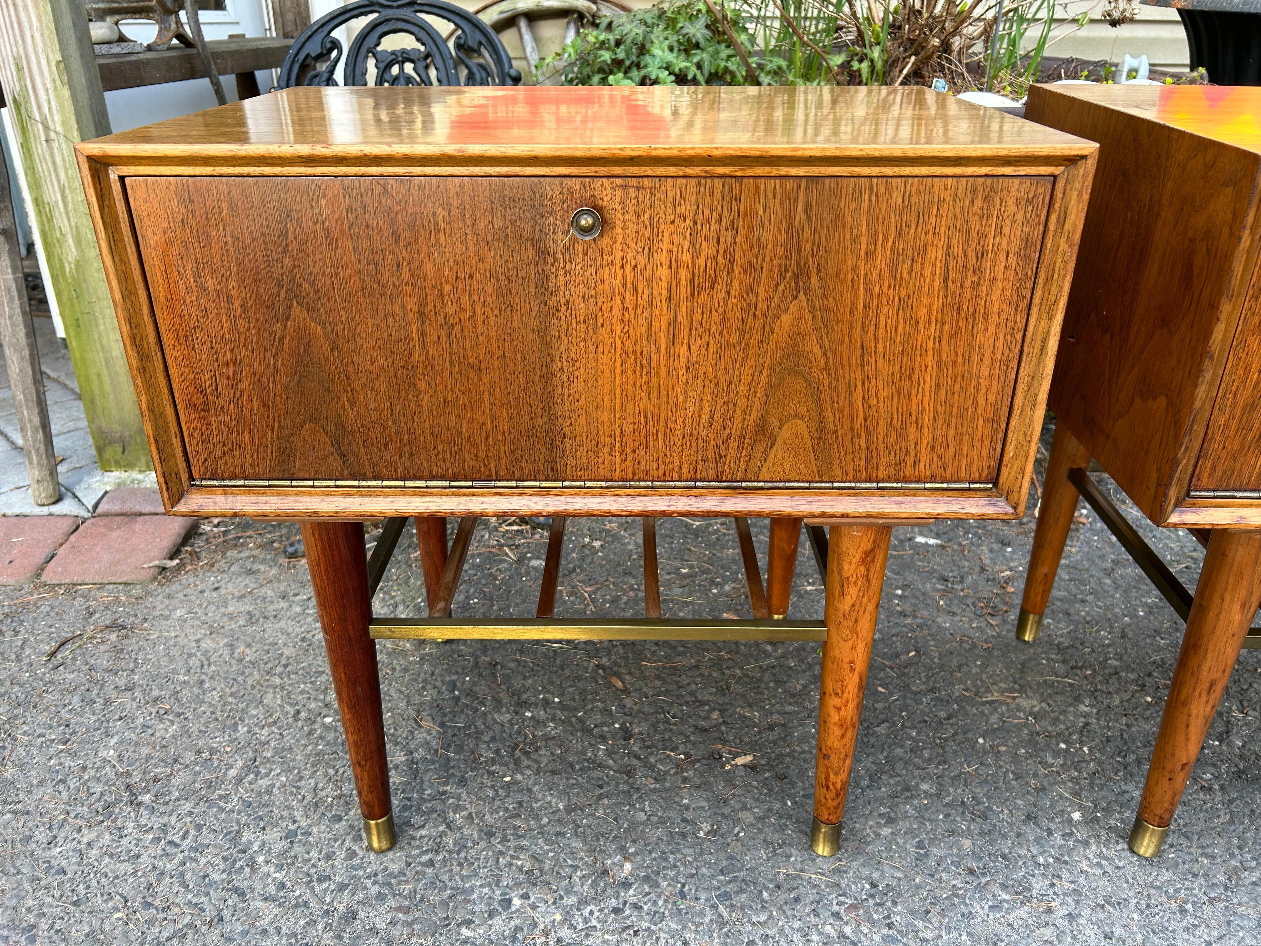 American Fantastic Pair Paul McCobb style Walnut Brass Night Stands Mid-Century Modern For Sale