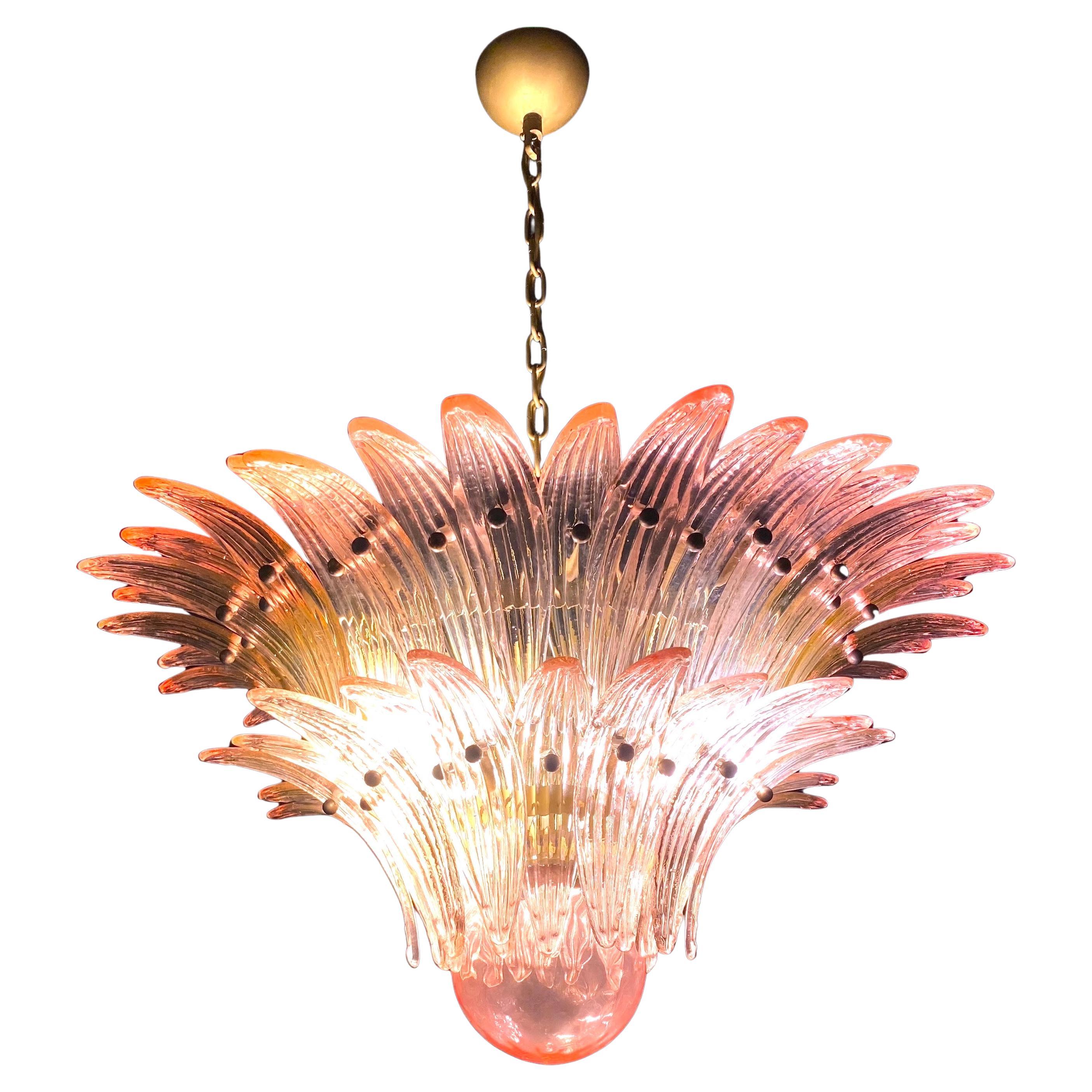 Fantastico lampadario a palmette di Murano rosa