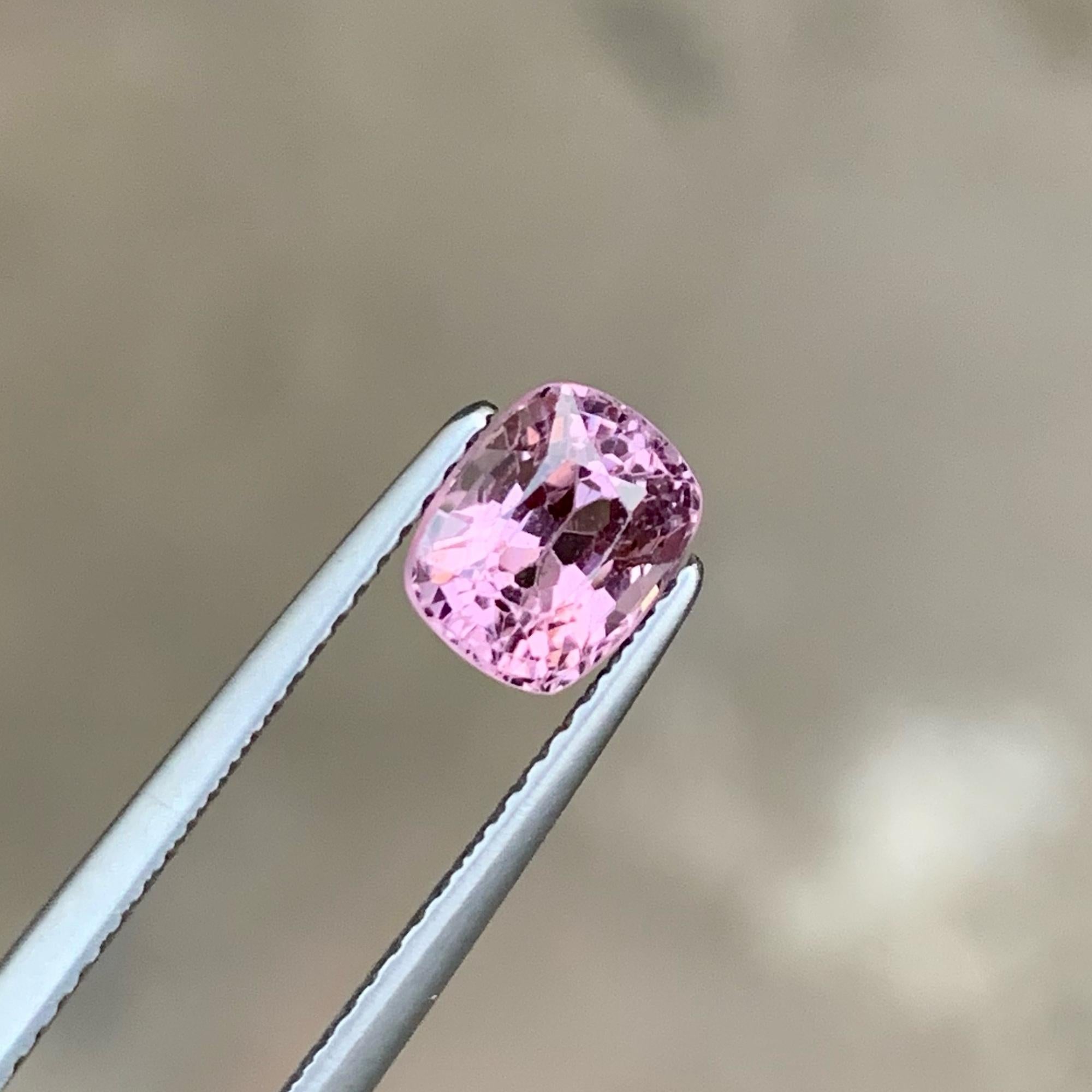 Fantastic Purplish Pink Natural Spinel Stone 1.40 carats Cushion Cut Gemstone In New Condition For Sale In Bangkok, TH