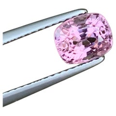 Fantastique spinelle naturelle rose violacé de 1,40 carat, pierre précieuse taille coussin