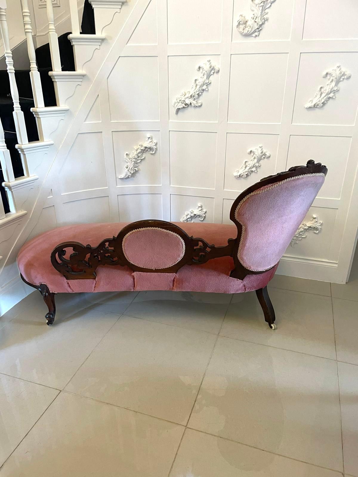 Victorien Suite 3 pièces en noyer sculpté de l'Antiquité victorienne du 19e siècle de qualité exceptionnelle en vente