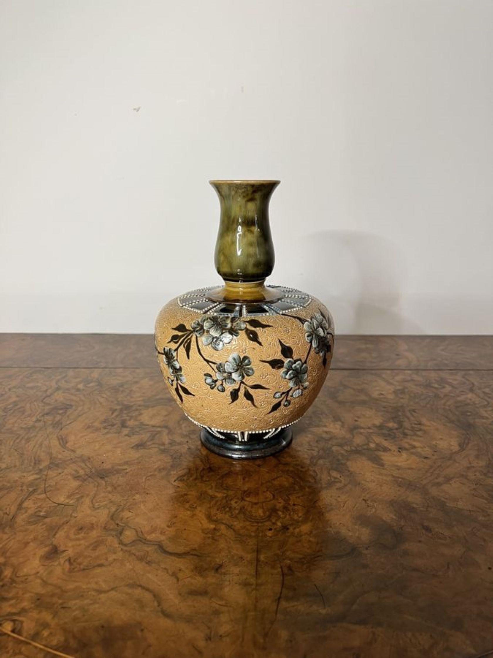 Fantastic quality antique Doulton Lambeth vase by Eliza Simmance In Good Condition For Sale In Ipswich, GB