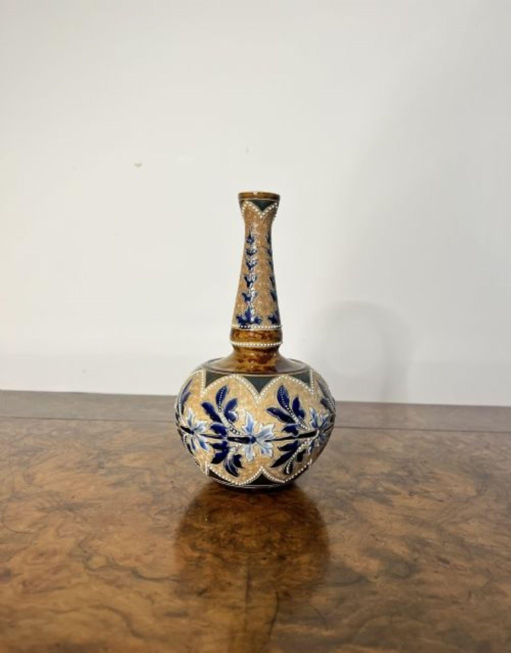 Fantastique vase ancien Doulton Lambeth d'Emily Stormer  en vente 1