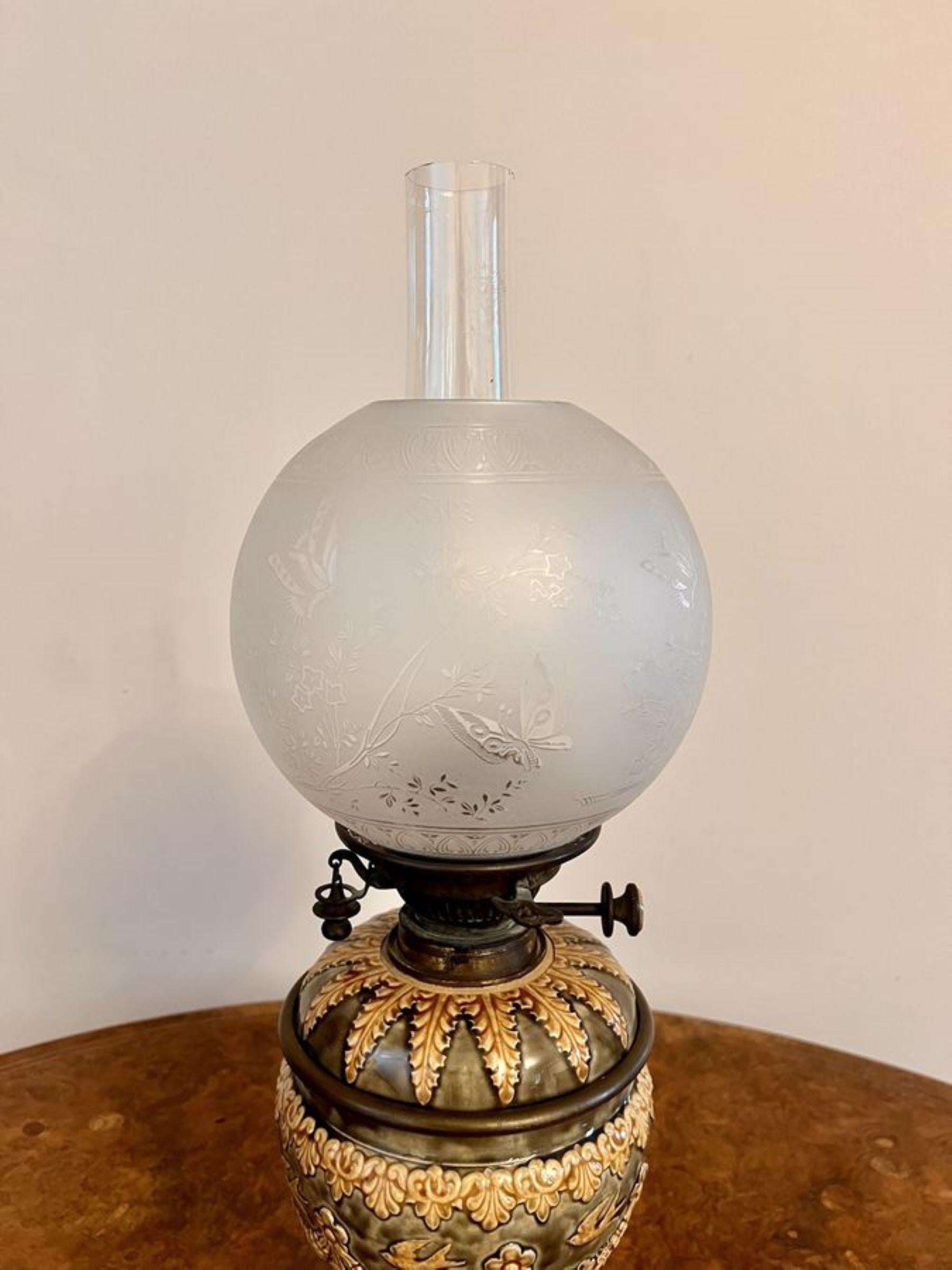 Fantastique lampe à huile victorienne Doulton Lambeth de qualité supérieure  en vente 3