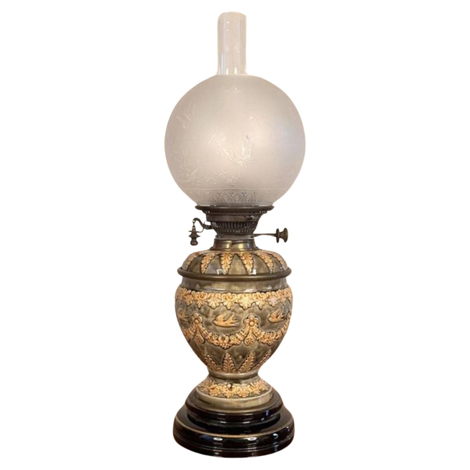 Fantastique lampe à huile victorienne Doulton Lambeth de qualité supérieure  en vente