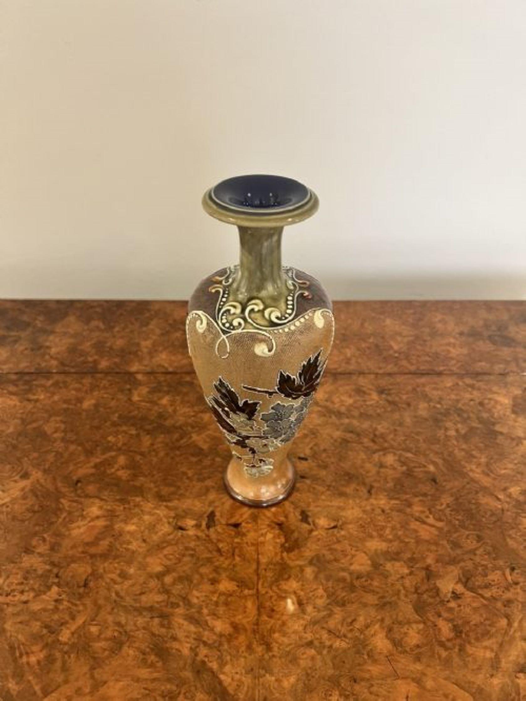 Fantastic quality antique Doulton vase  In Good Condition For Sale In Ipswich, GB