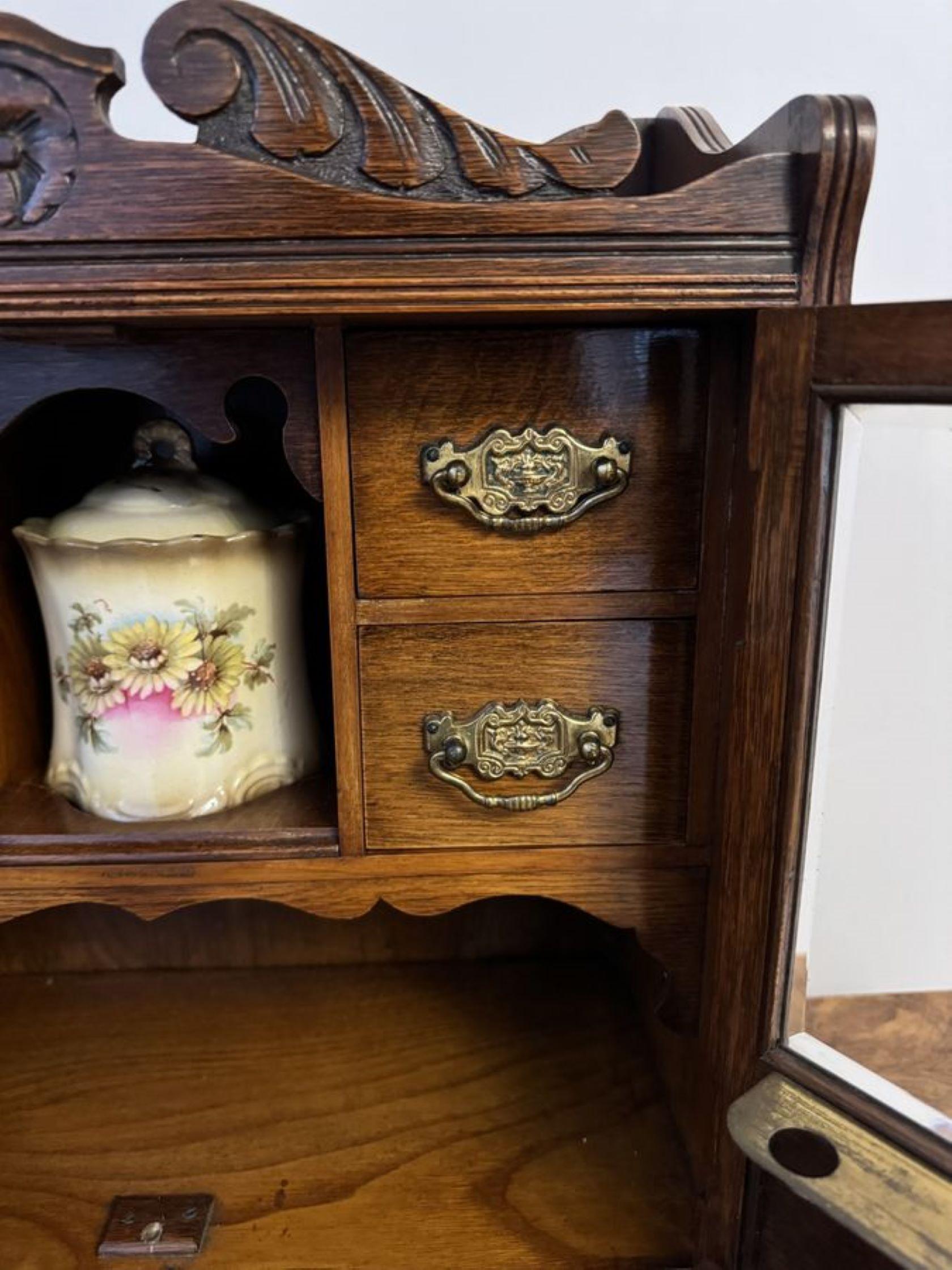 Magnifique cabinet de fumeur en chêne sculpté de l'époque d'Oakities. Bon état - En vente à Ipswich, GB